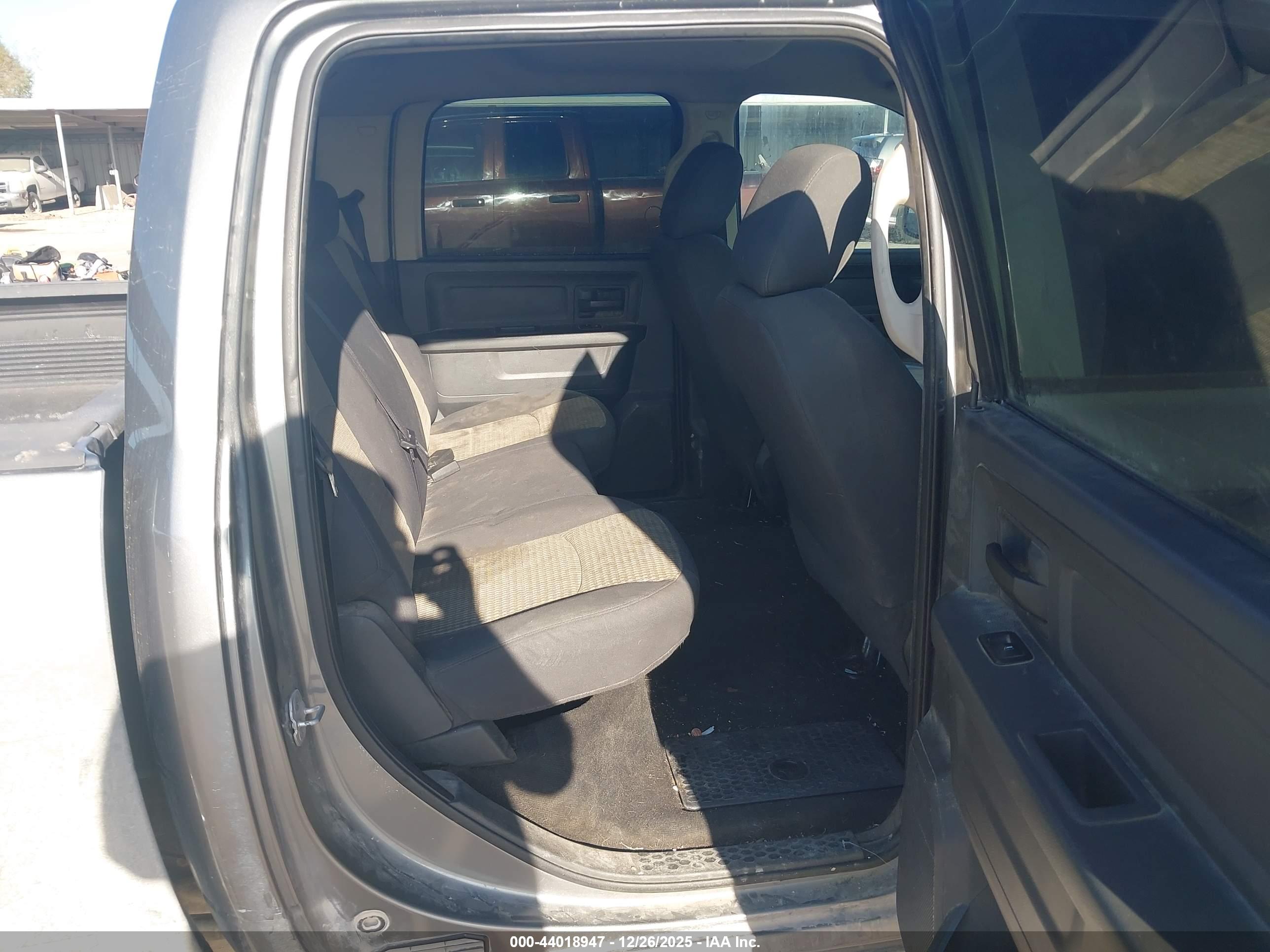 DODGE RAM image 8