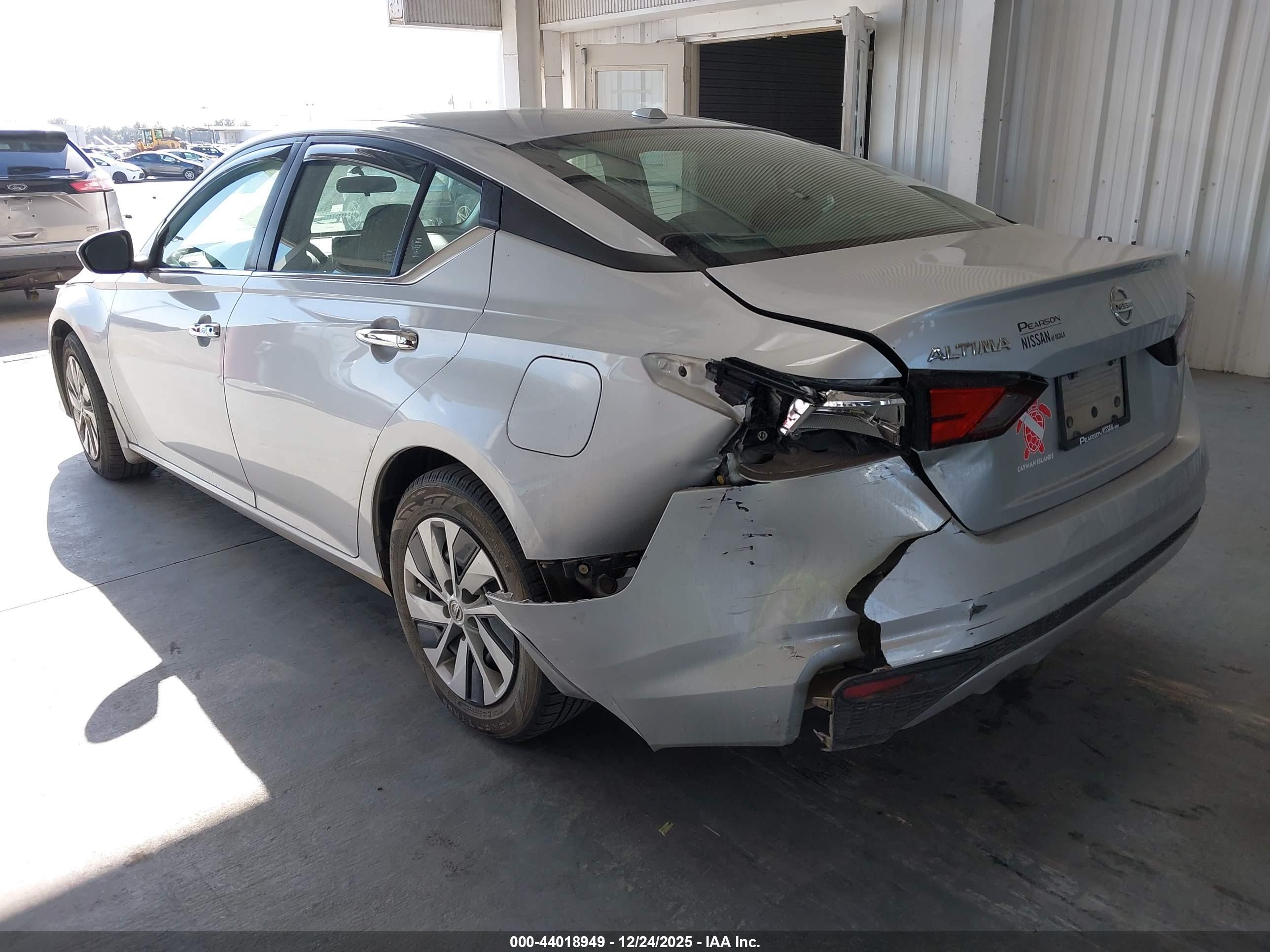 NISSAN ALTIMA image 3