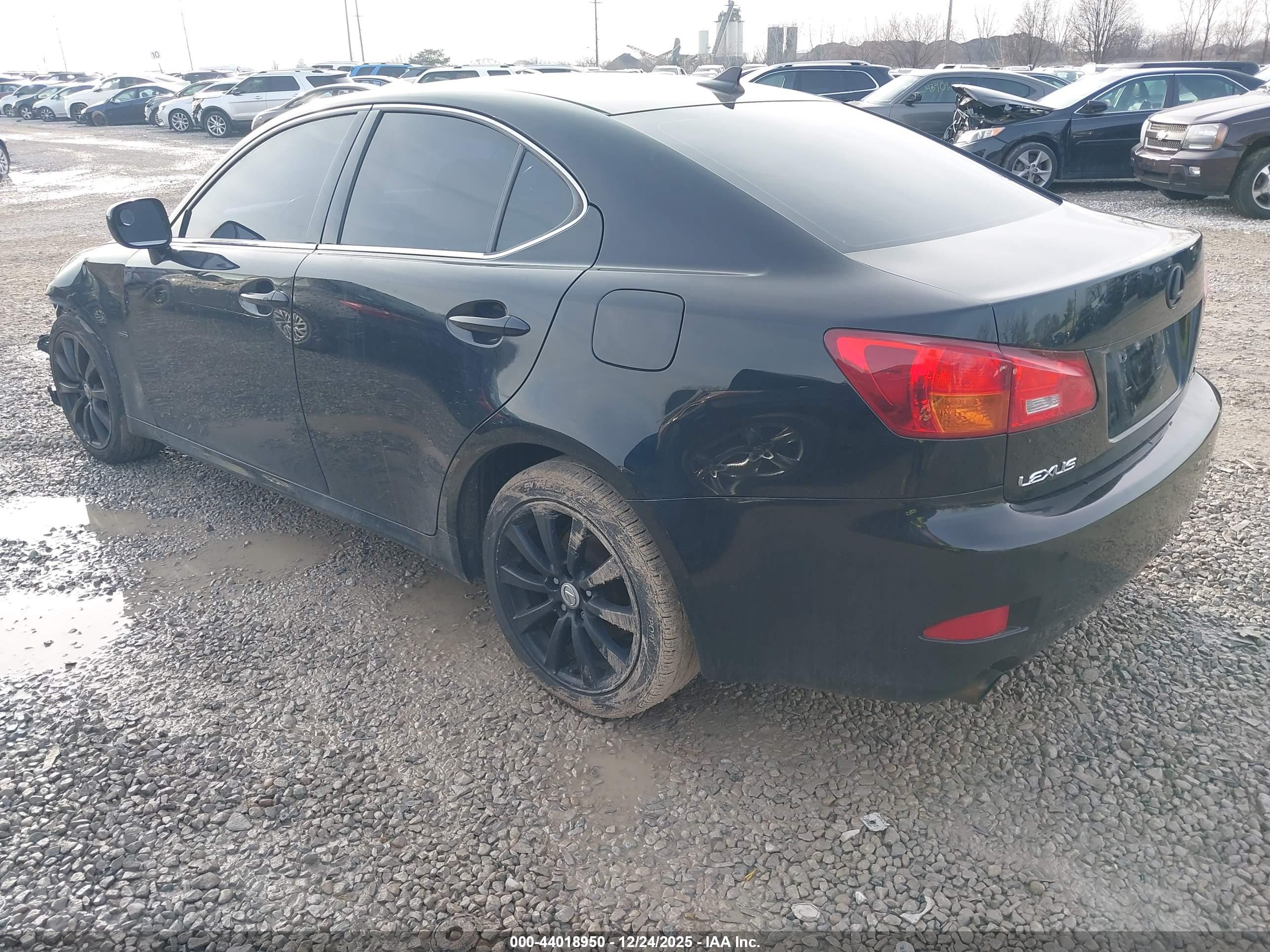 LEXUS IS image 3