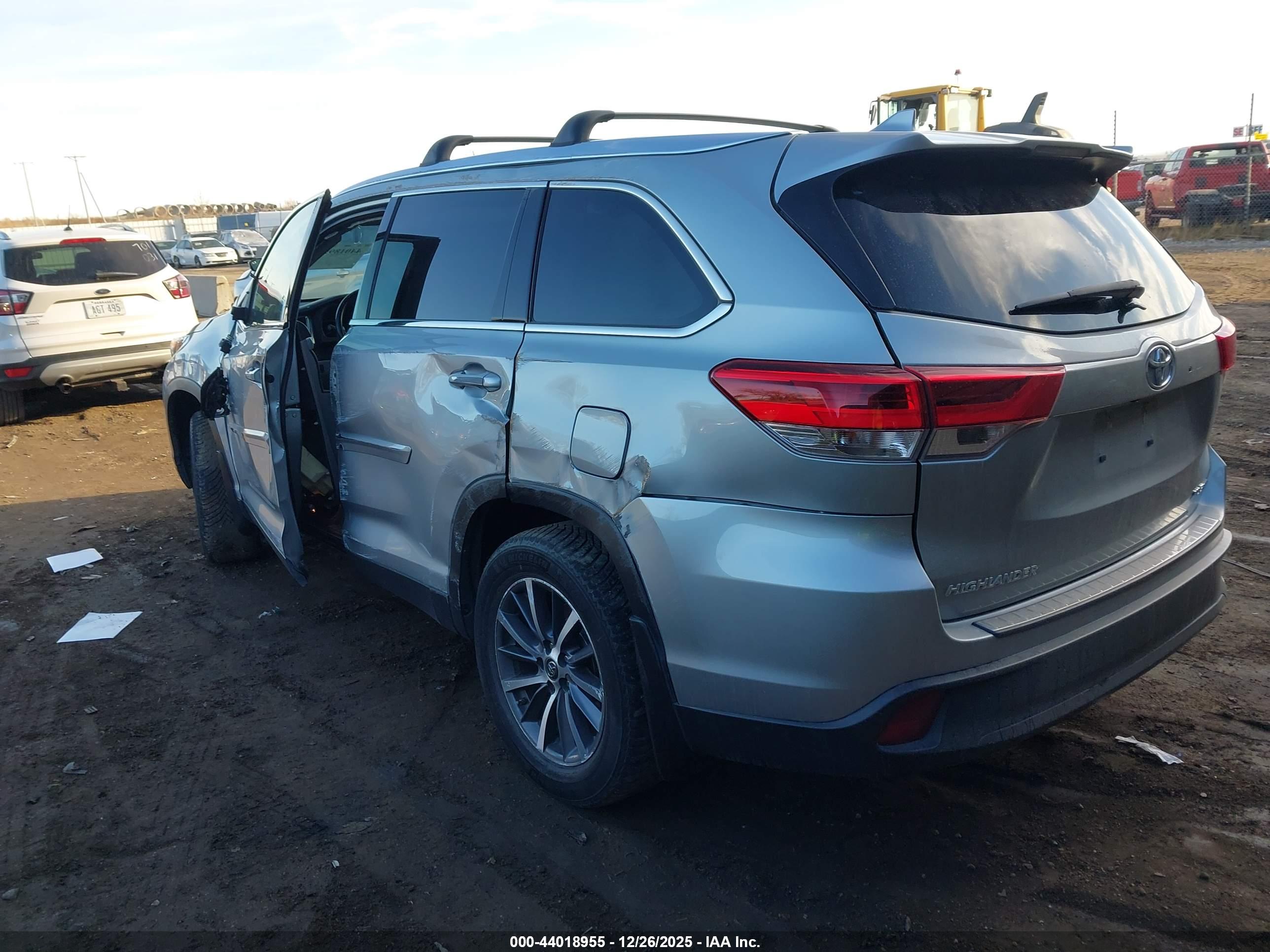TOYOTA HIGHLANDER image 3