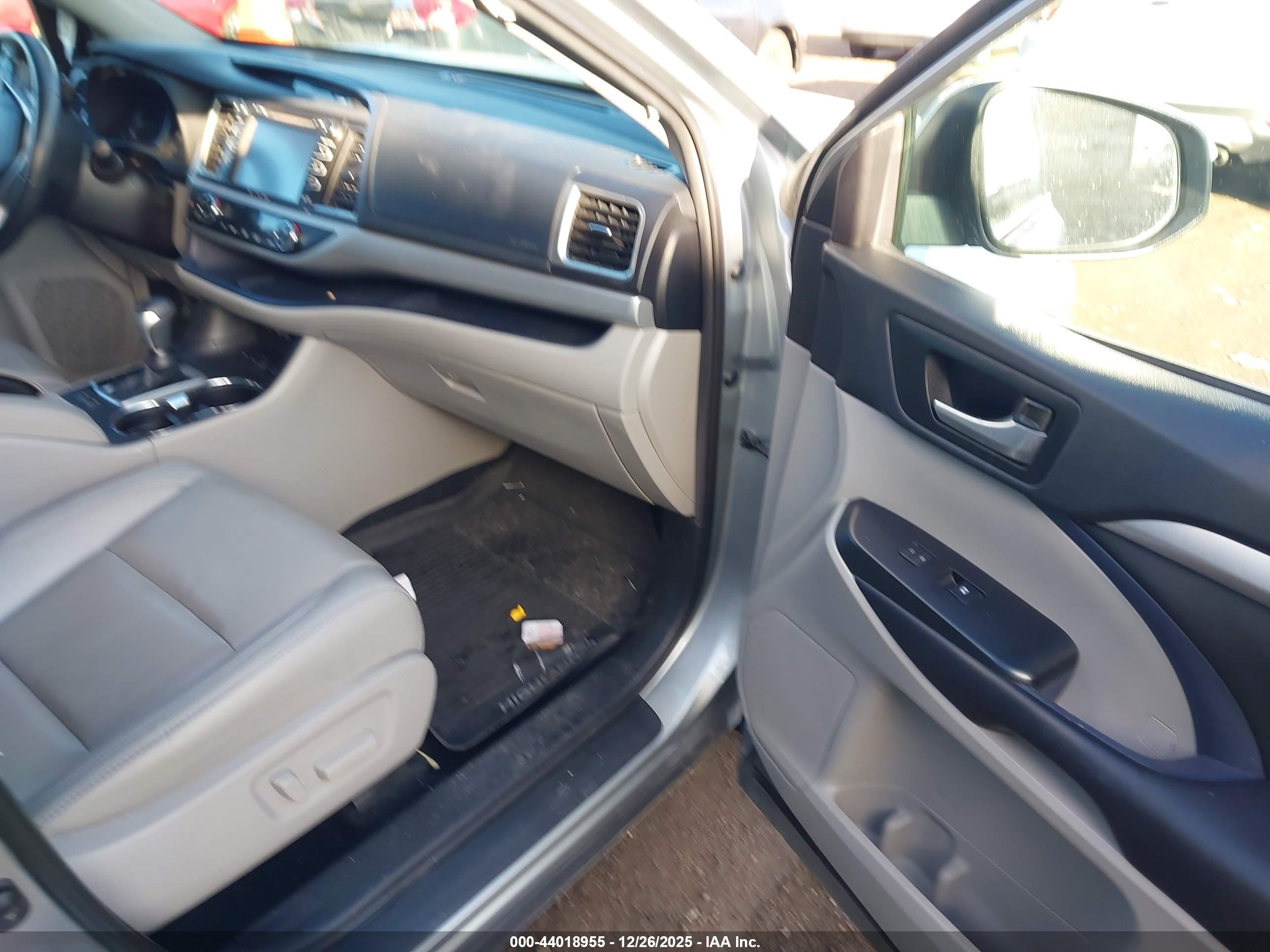 TOYOTA HIGHLANDER image 5