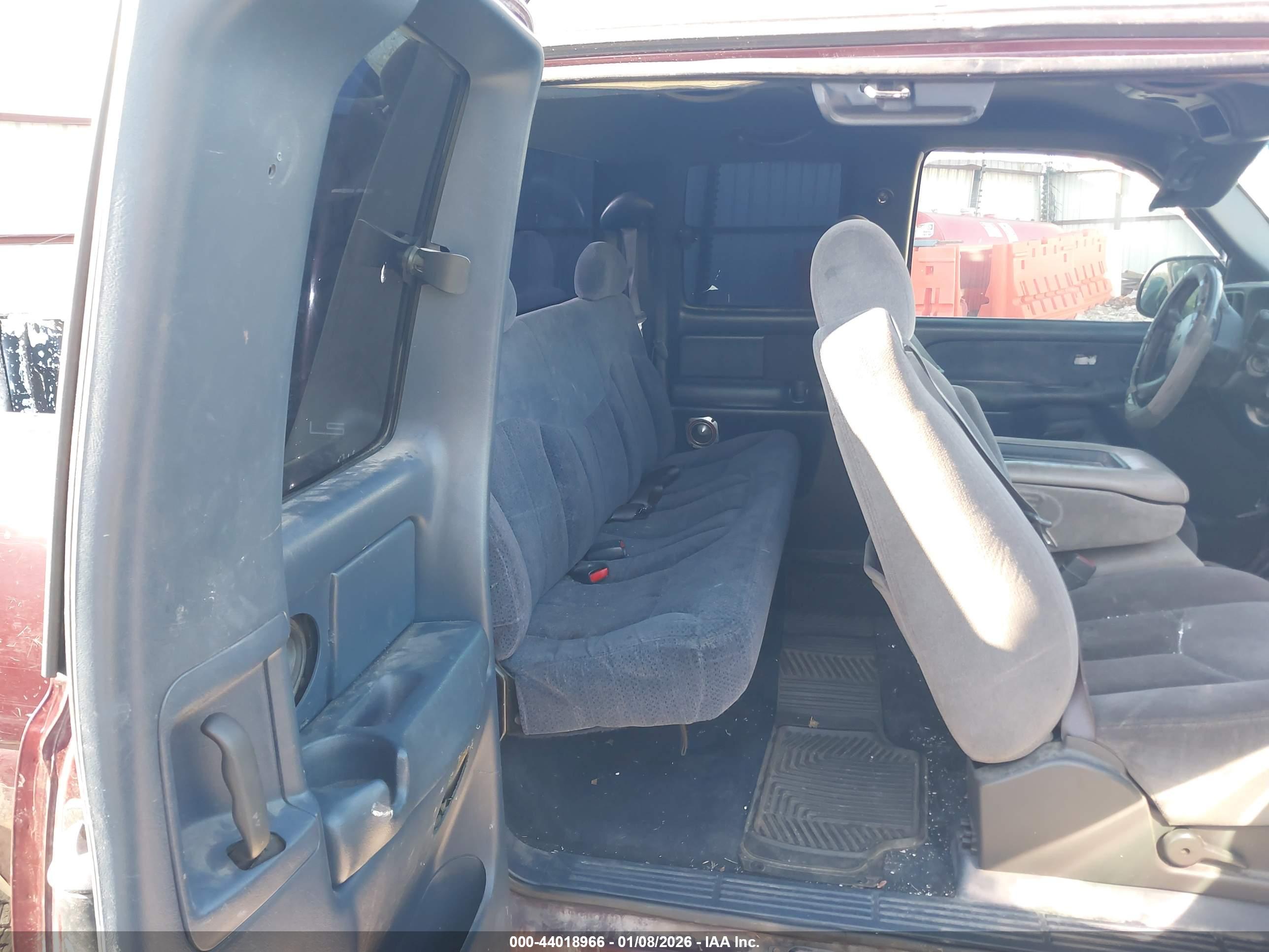 CHEVROLET SILVERADO image 8