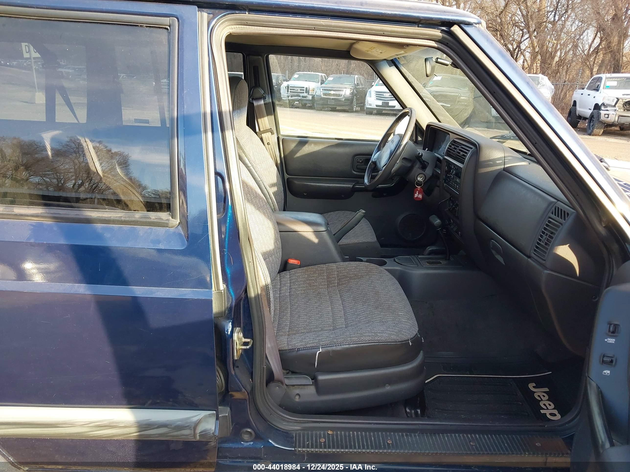 JEEP CHEROKEE image 5