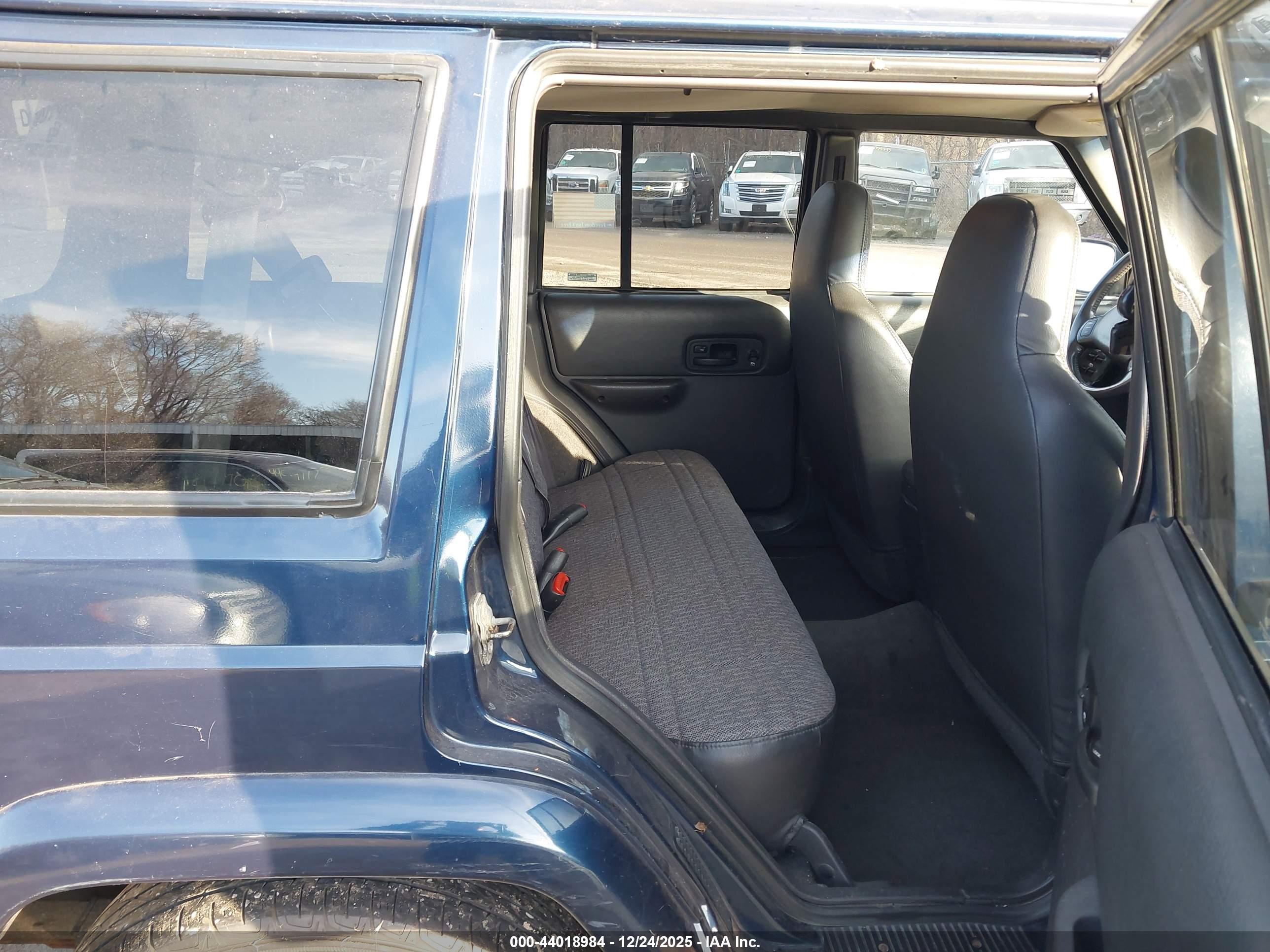 JEEP CHEROKEE image 8