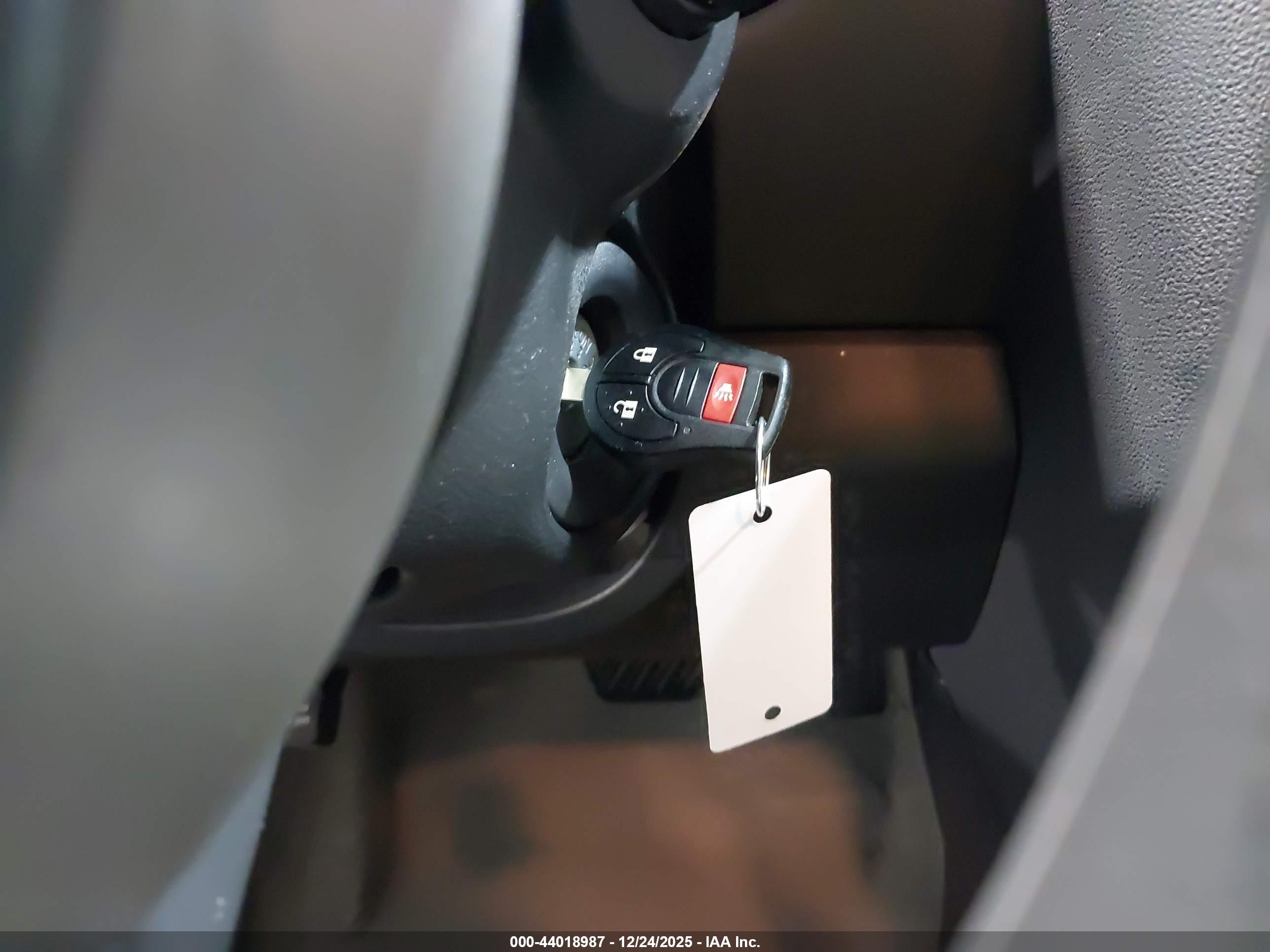 NISSAN ROGUE image 11
