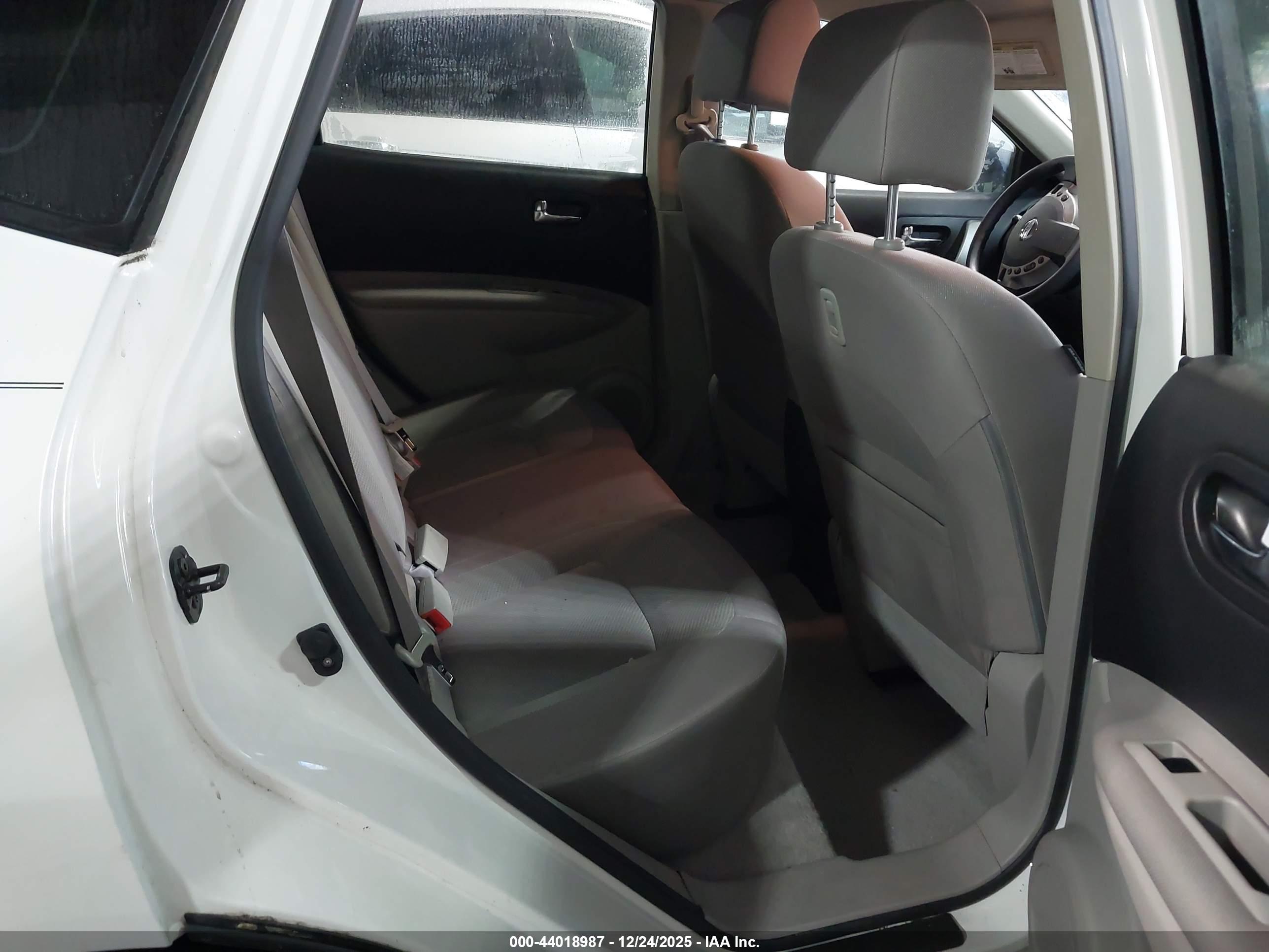 NISSAN ROGUE image 8