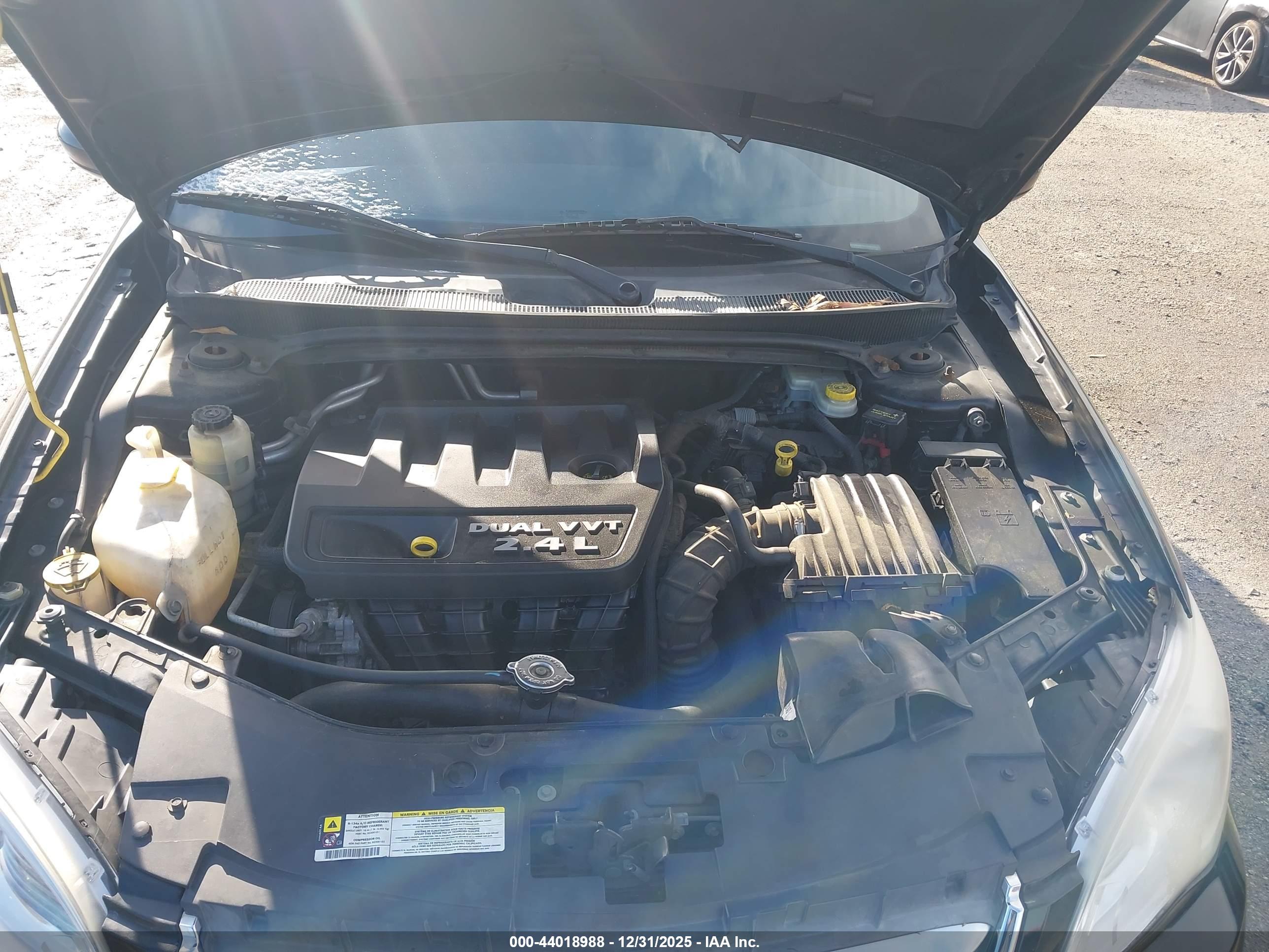 CHRYSLER 200 image 10