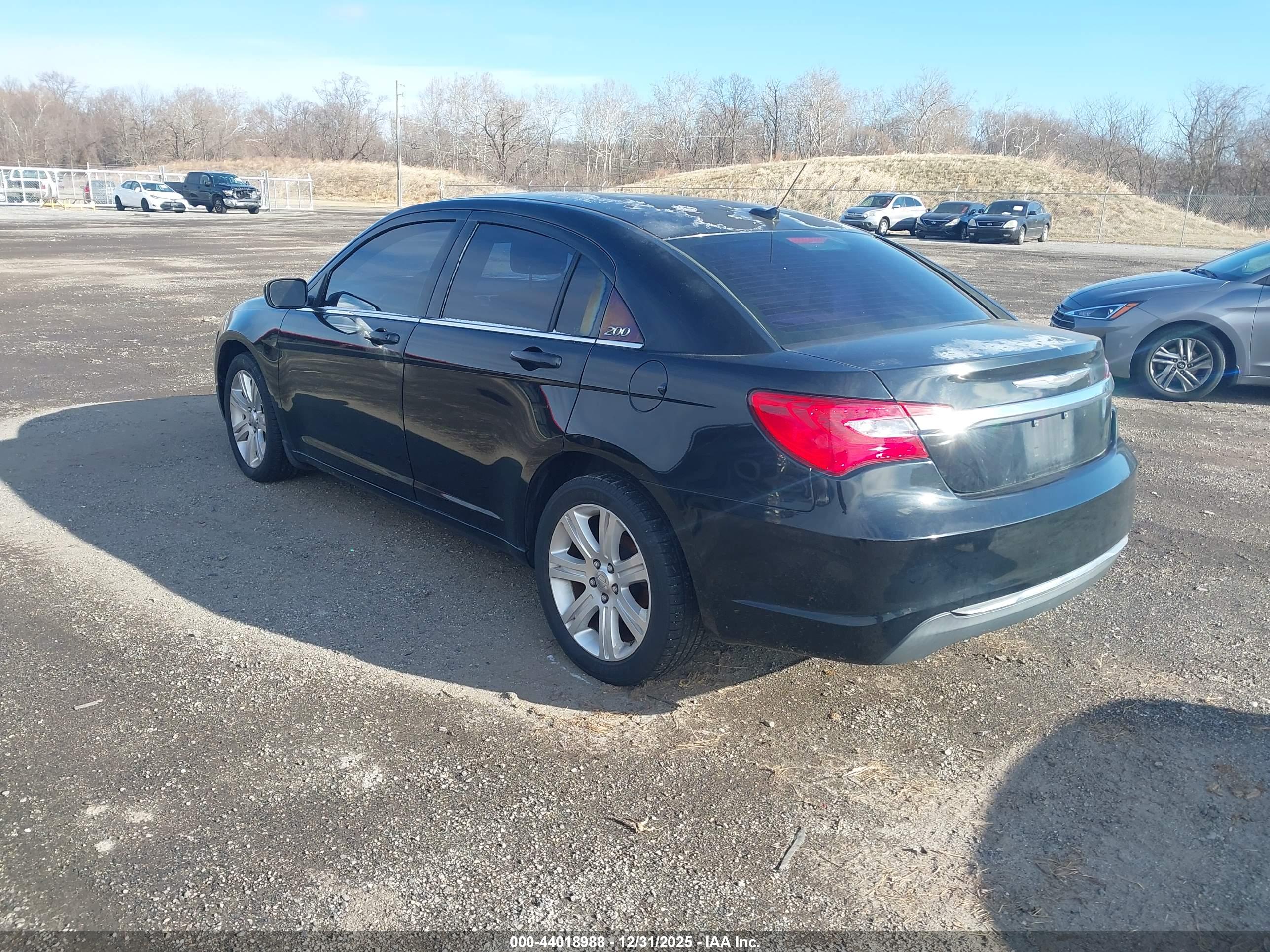 CHRYSLER 200 image 3
