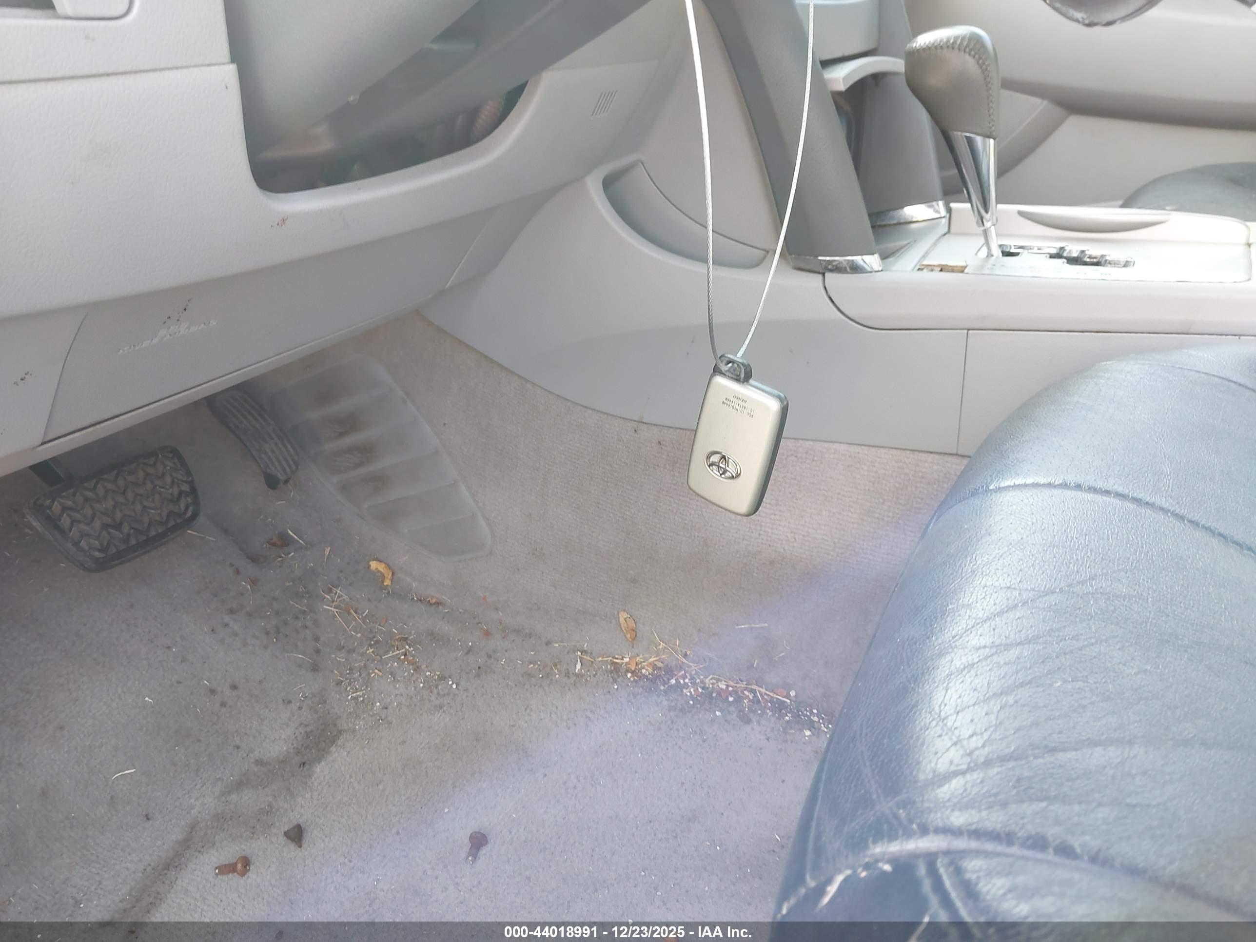 TOYOTA CAMRY image 11