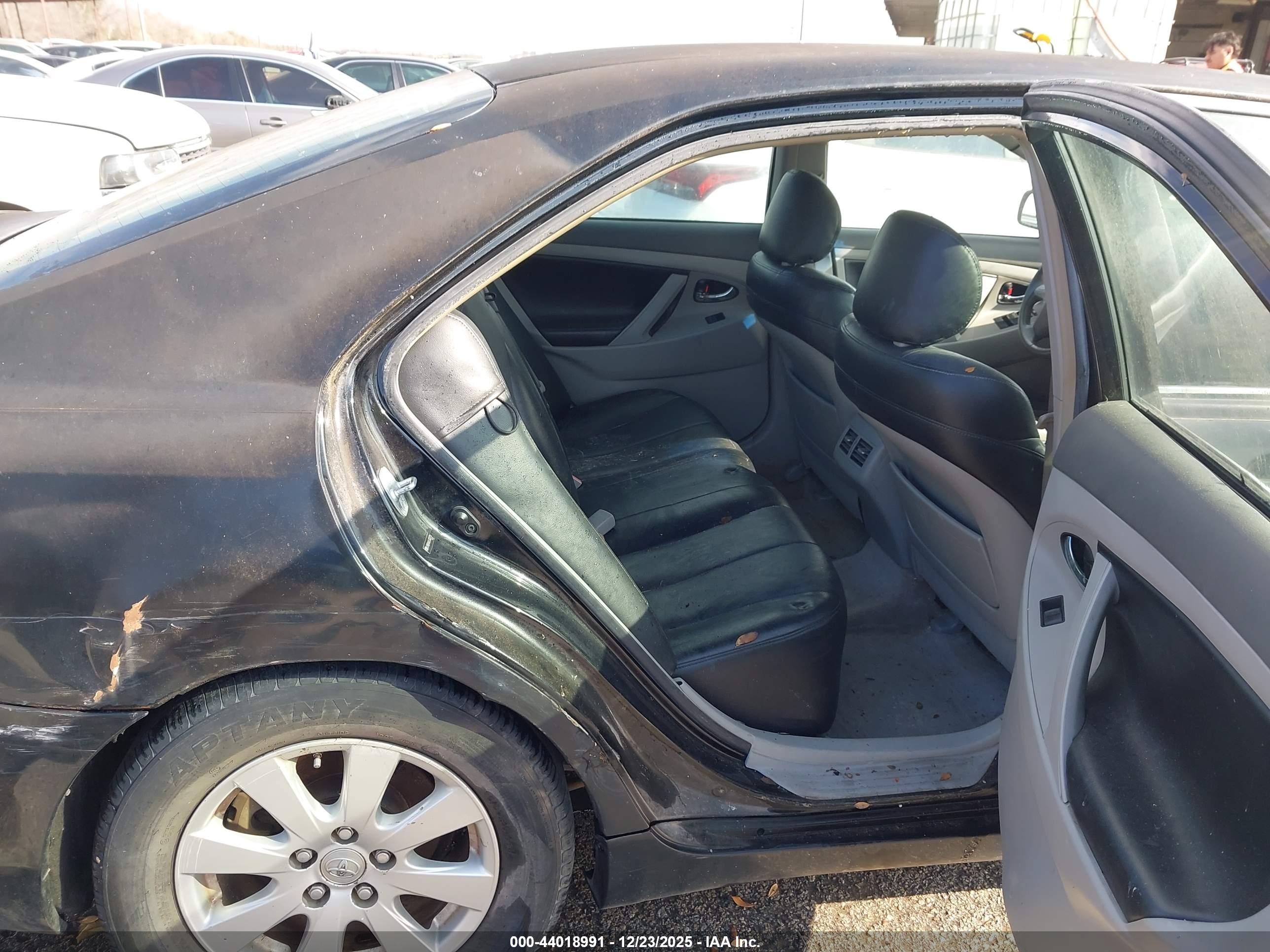 TOYOTA CAMRY image 8