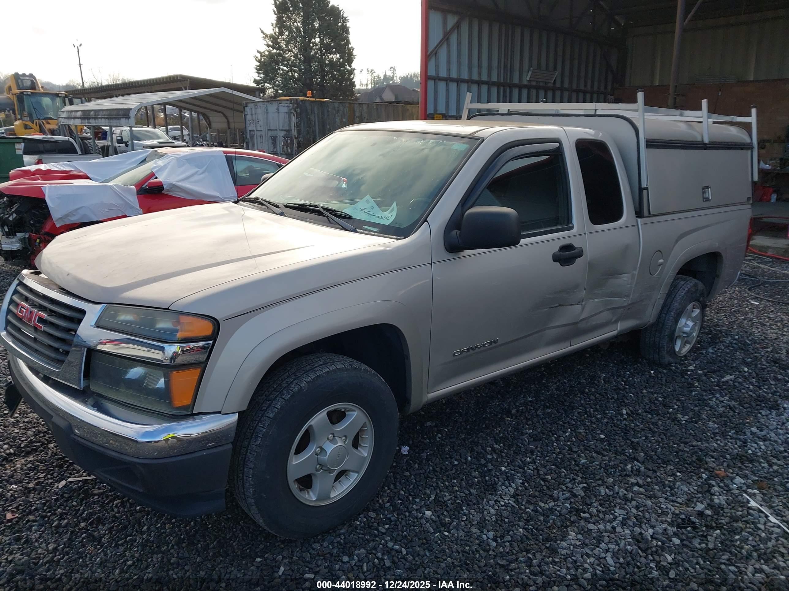 GMC CANYON image 2