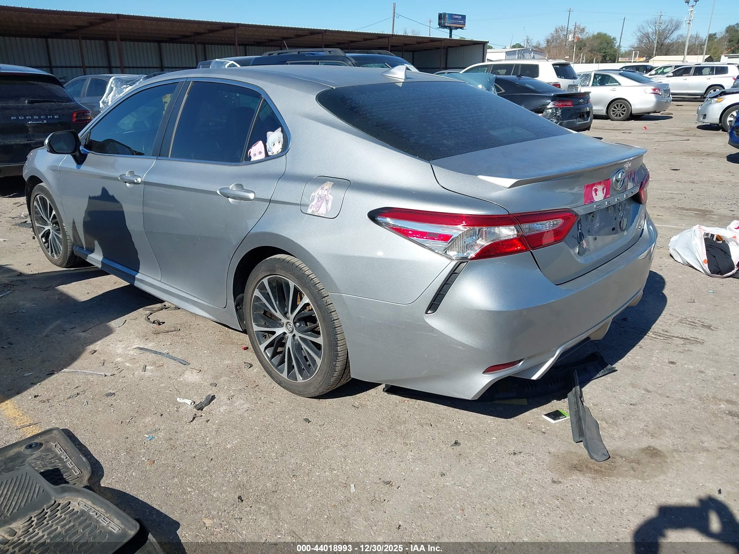 TOYOTA CAMRY image 3