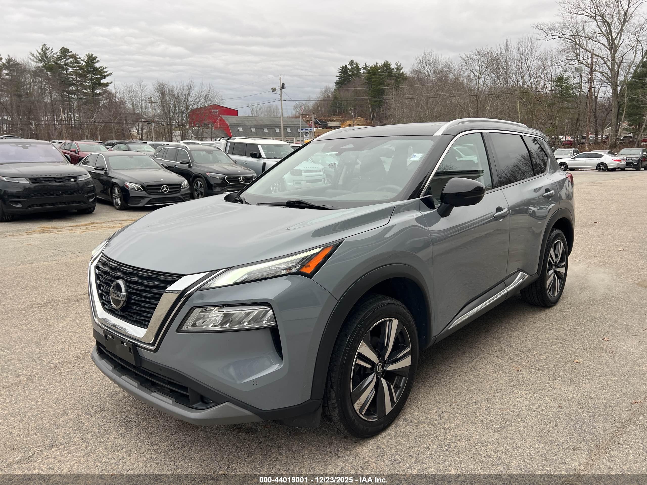 NISSAN ROGUE image 2