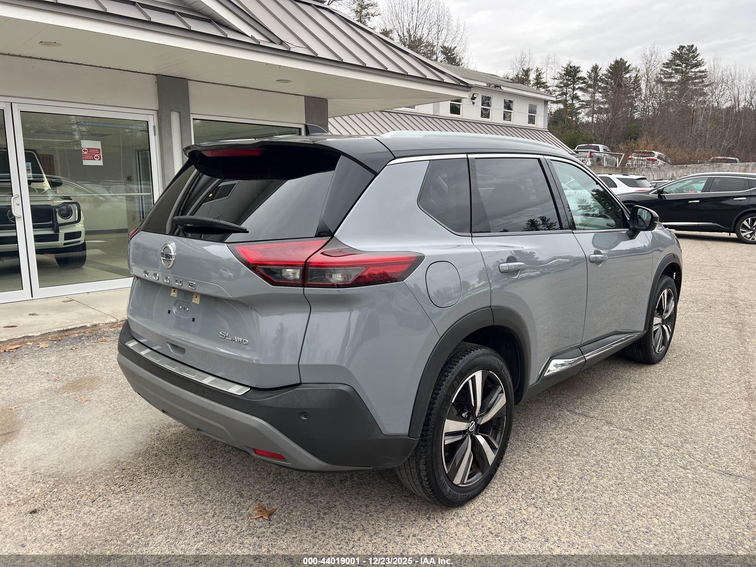 NISSAN ROGUE image 4