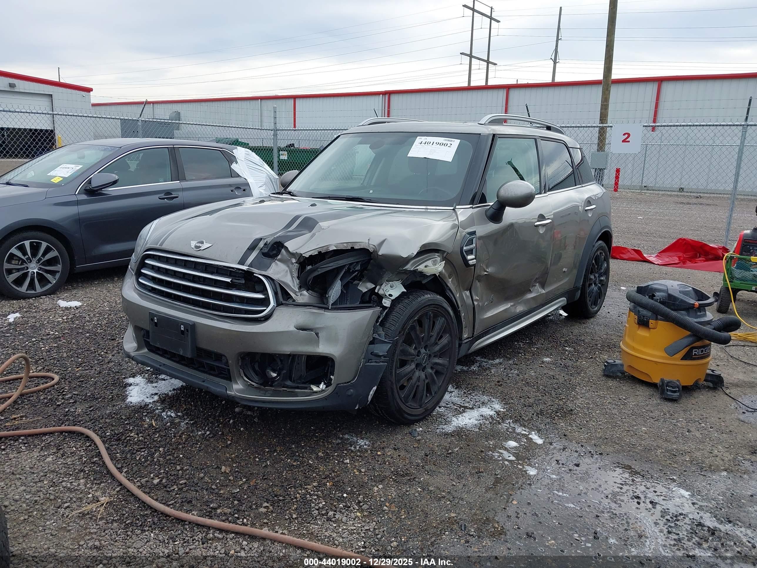 MINI COUNTRYMAN image 2