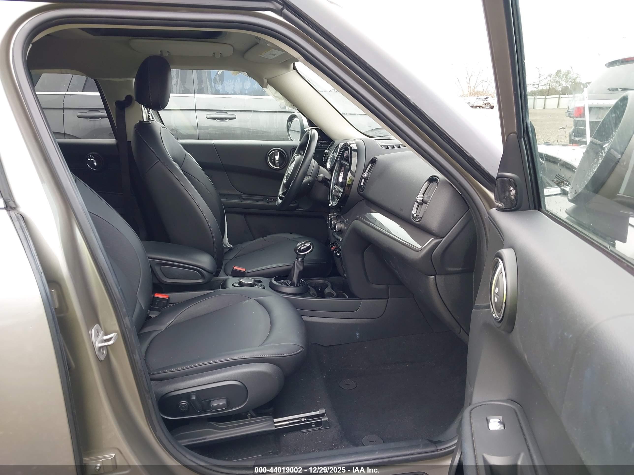MINI COUNTRYMAN image 5