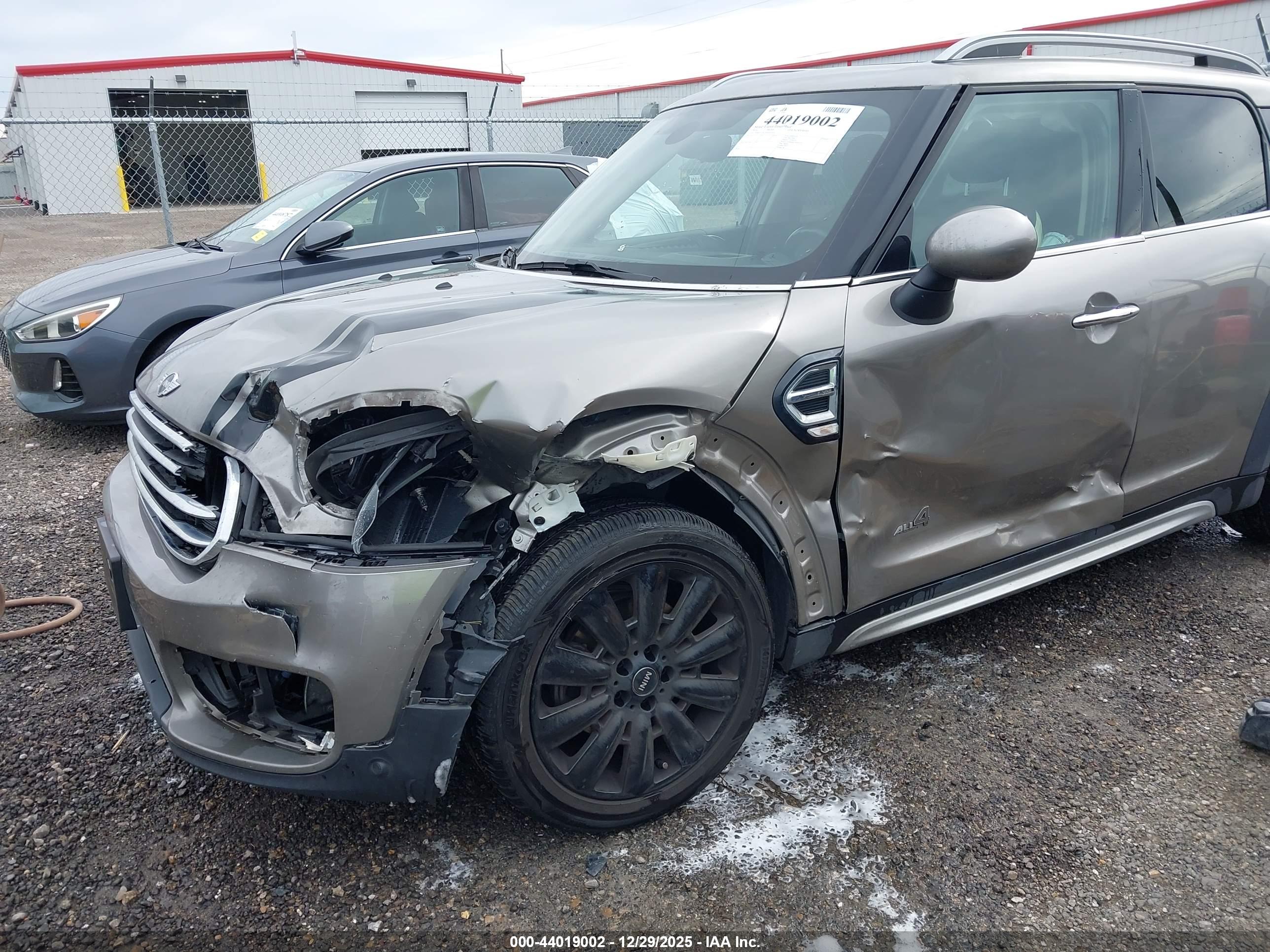 MINI COUNTRYMAN image 6