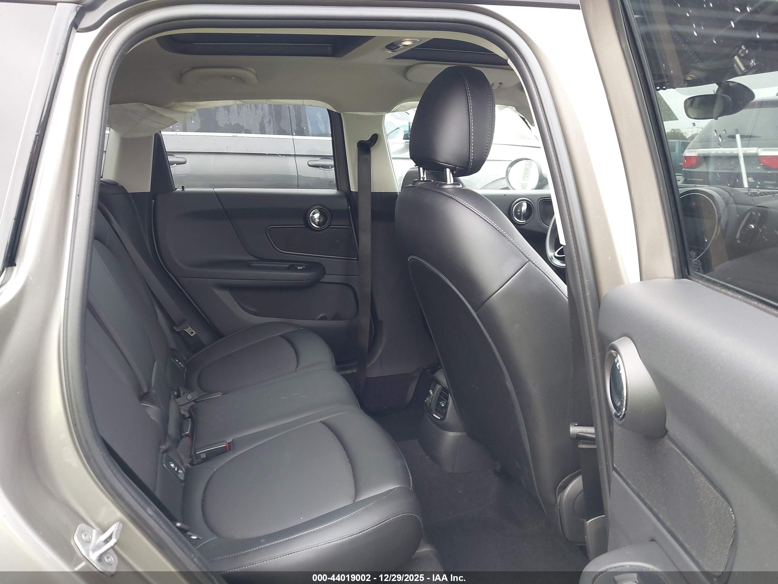MINI COUNTRYMAN image 8