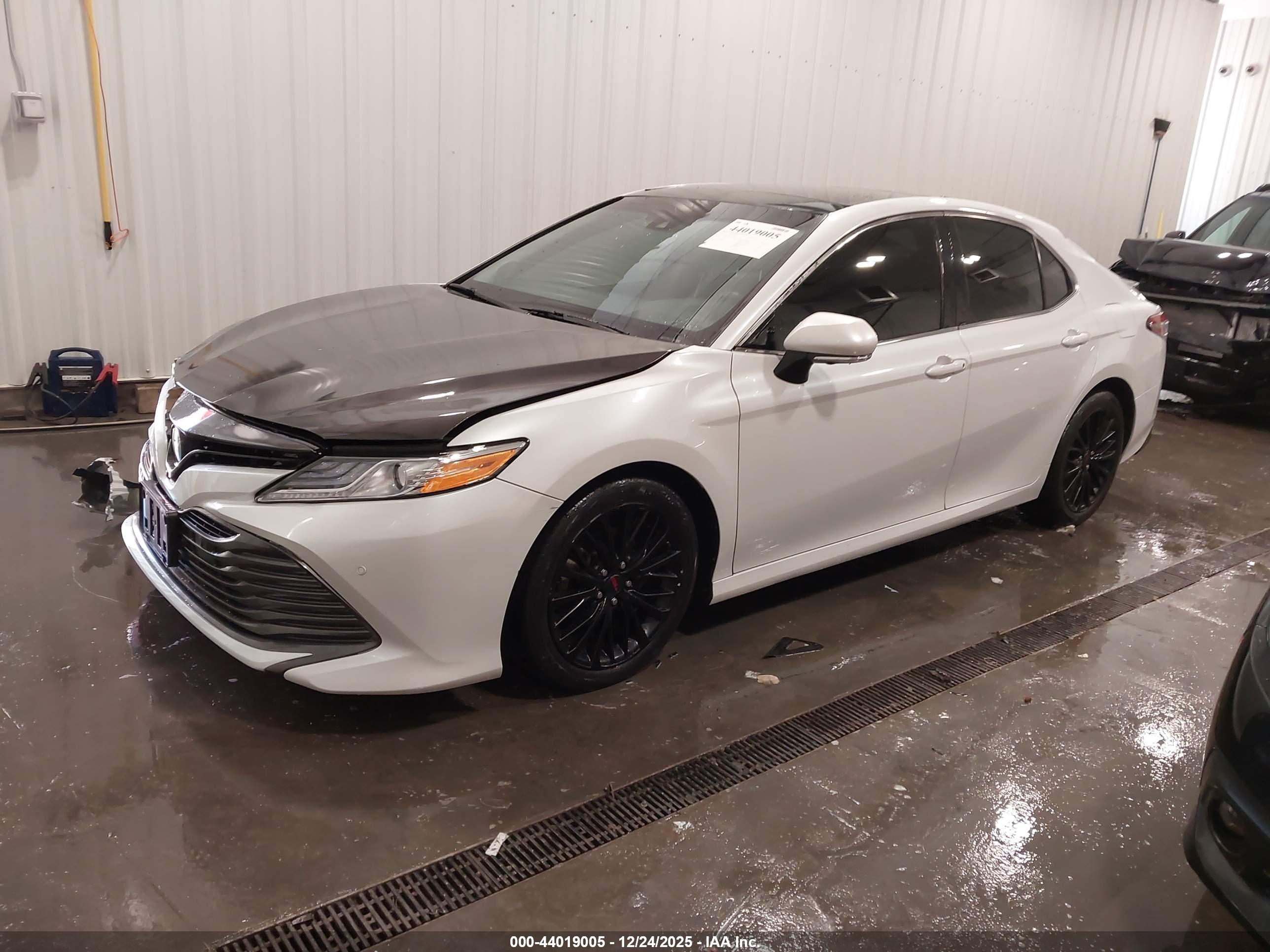 TOYOTA CAMRY image 2