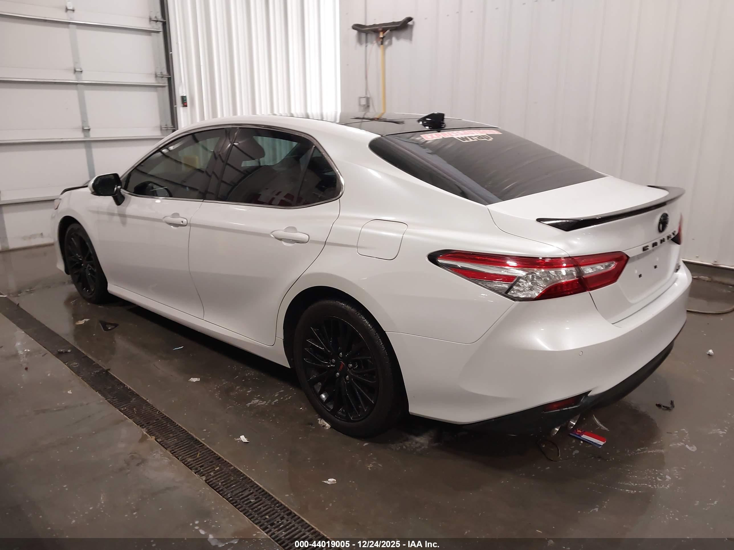 TOYOTA CAMRY image 3