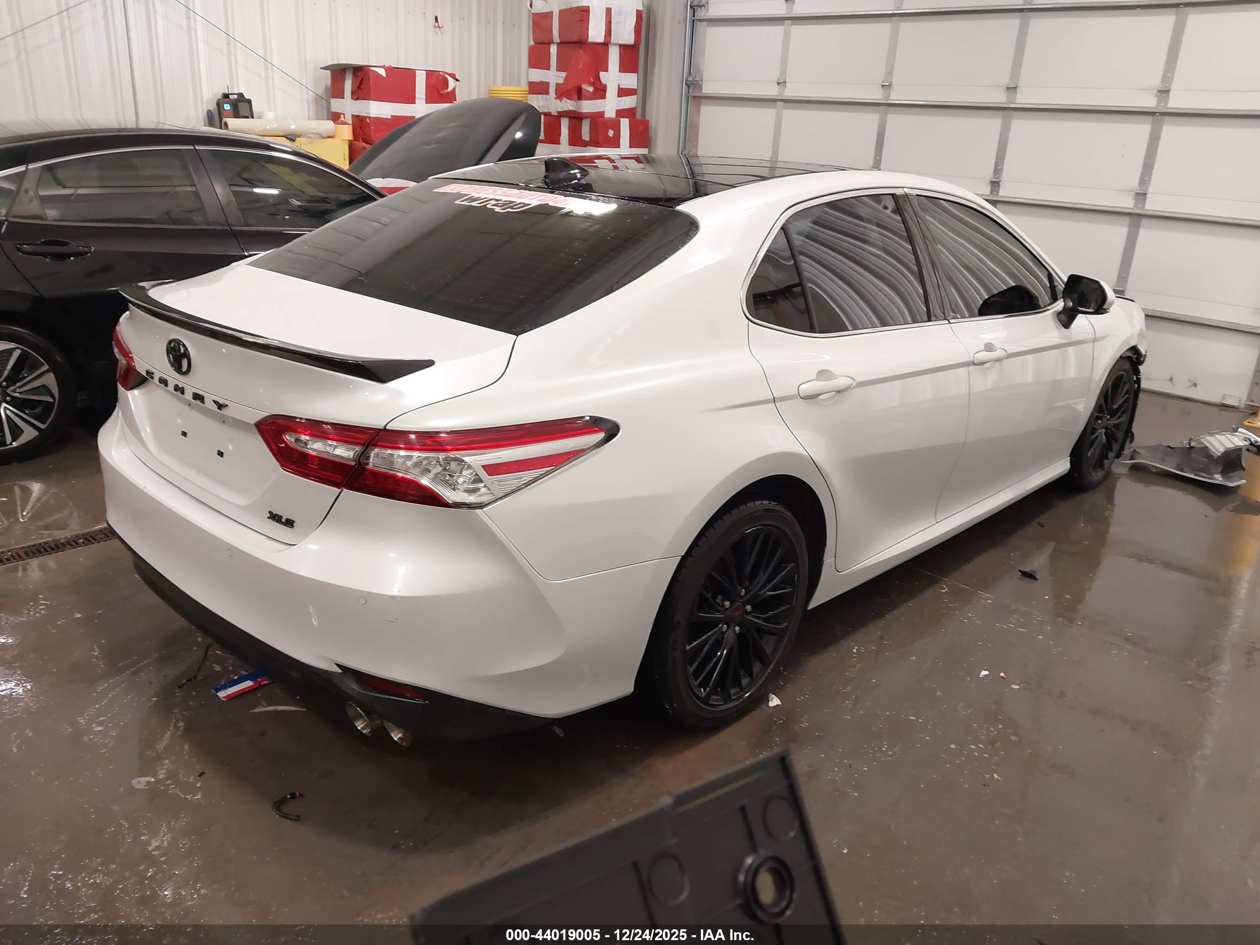 TOYOTA CAMRY image 4