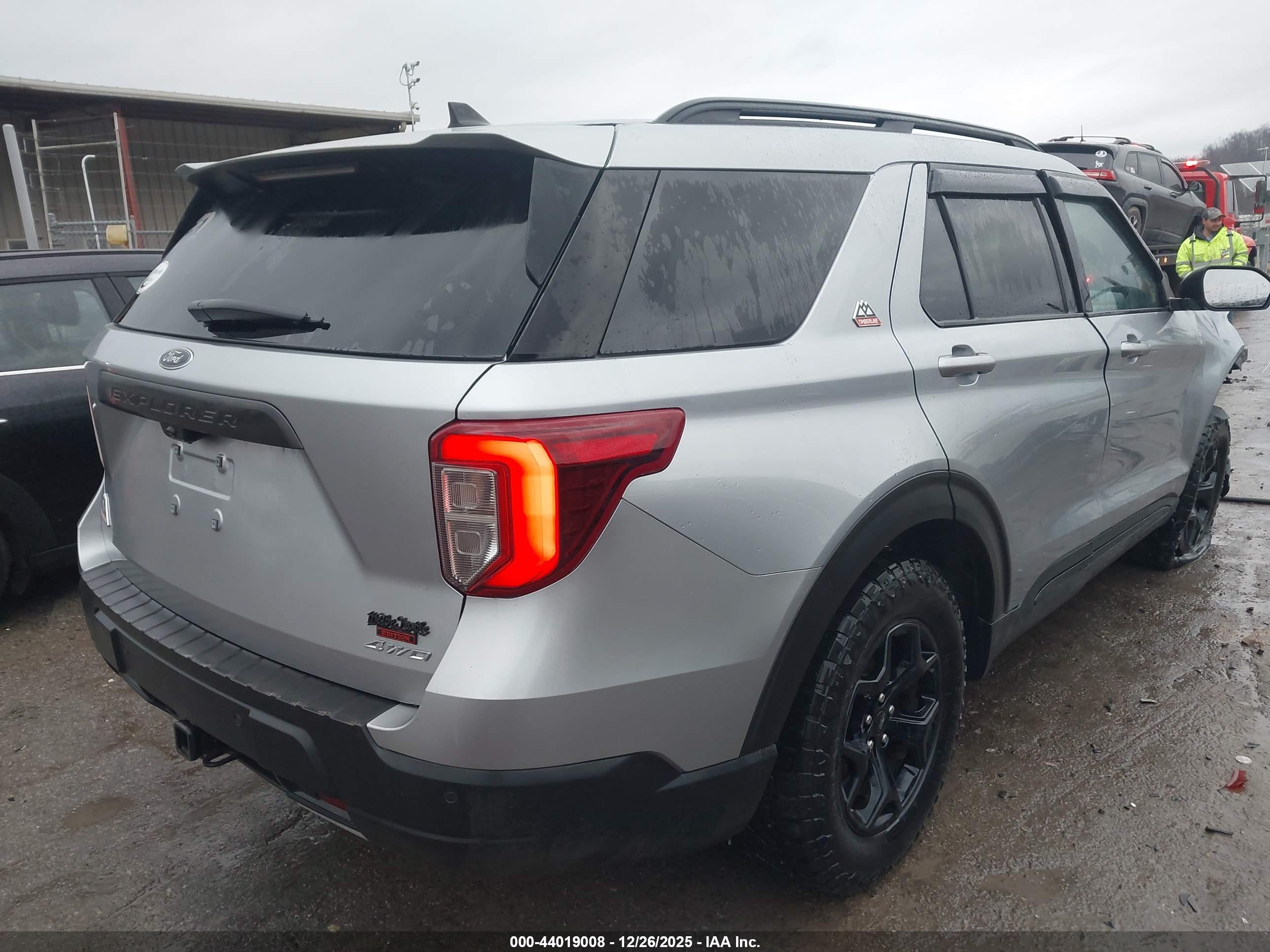 FORD EXPLORER image 4