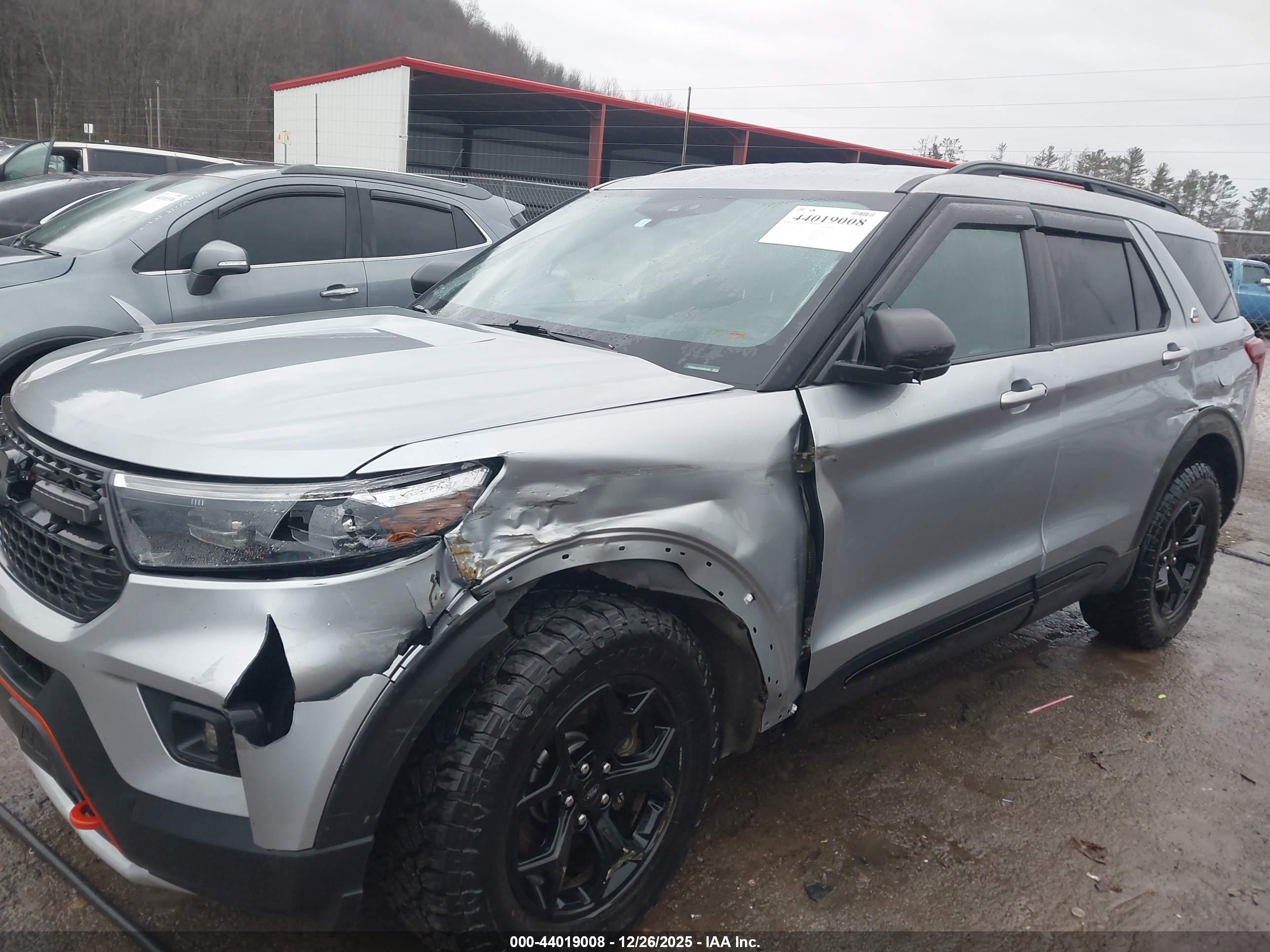 FORD EXPLORER image 6