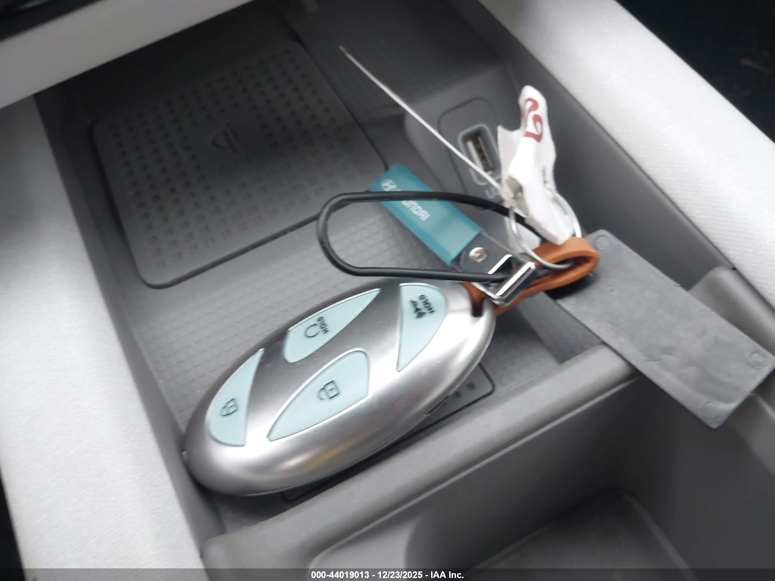 HYUNDAI IONIQ image 11