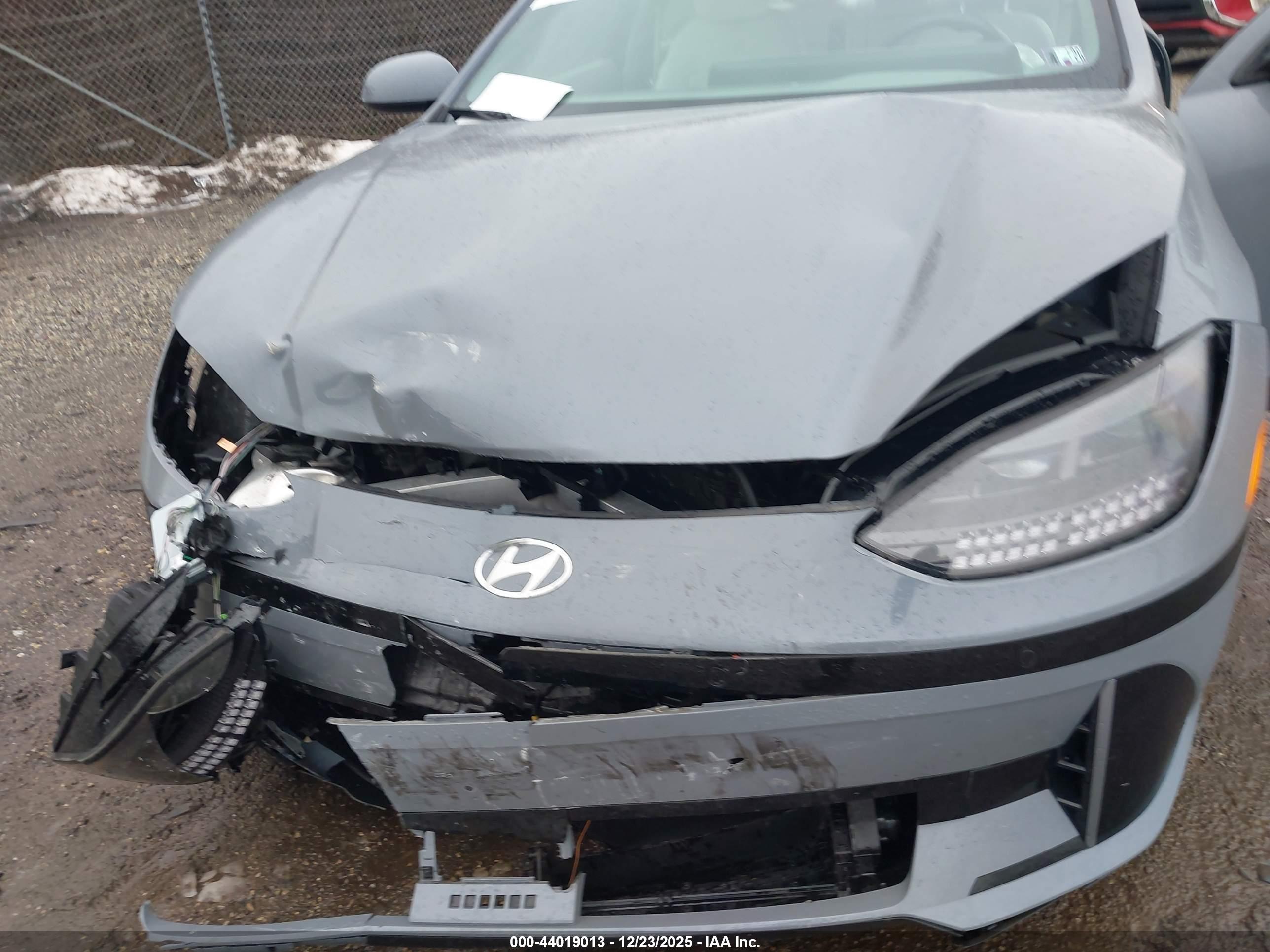 HYUNDAI IONIQ image 6