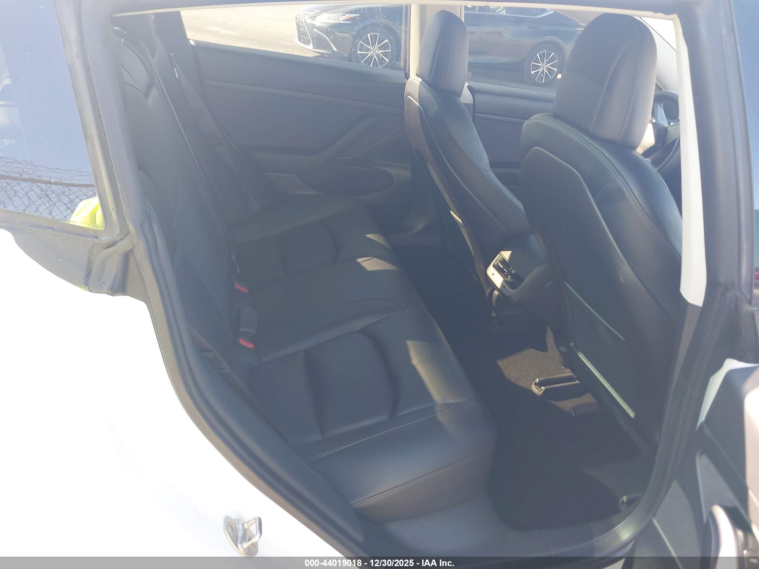TESLA MODEL image 8