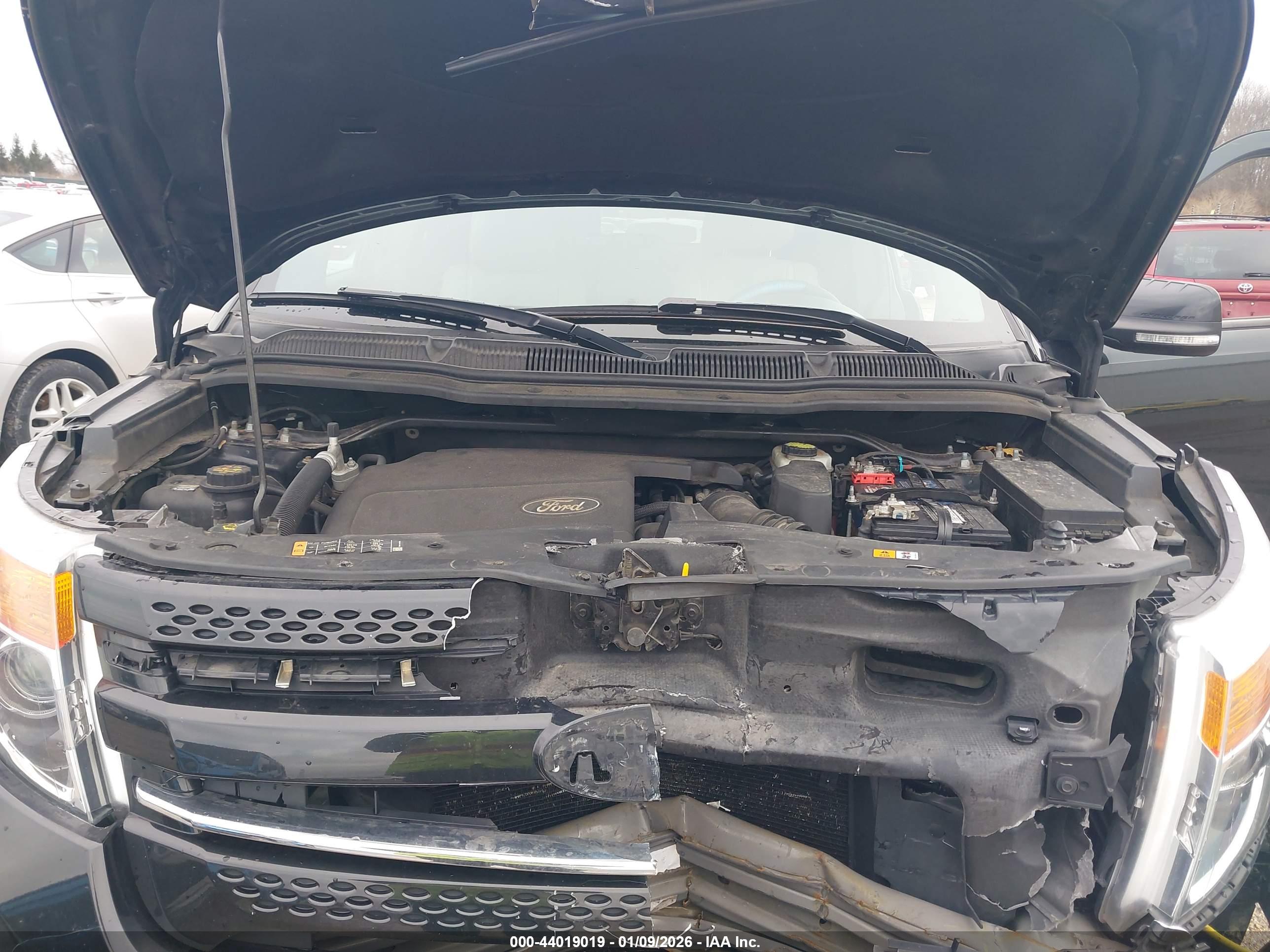 FORD EXPLORER image 10