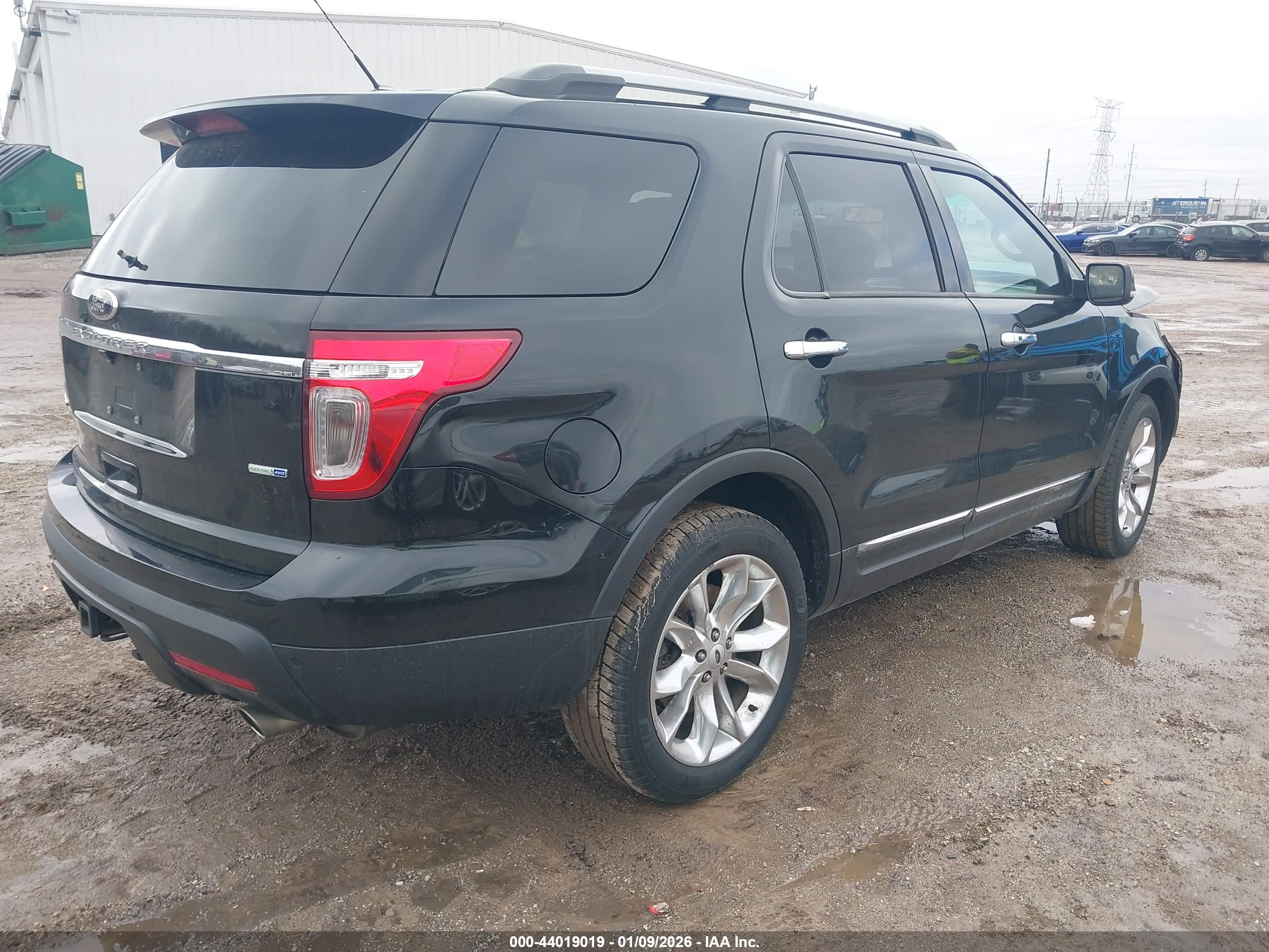 FORD EXPLORER image 4