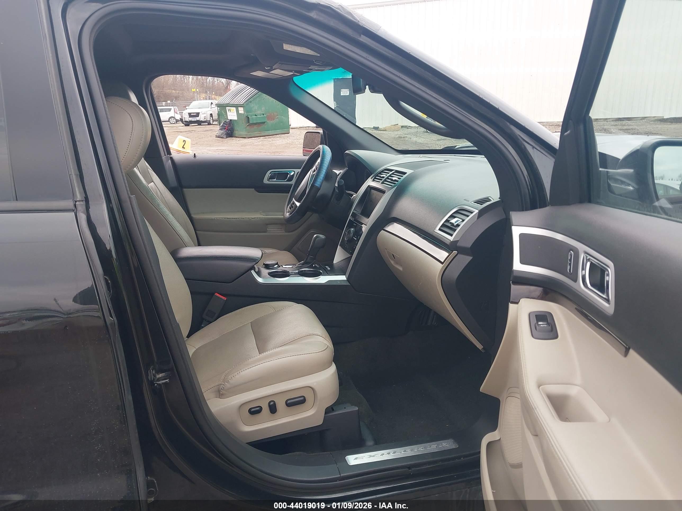 FORD EXPLORER image 5
