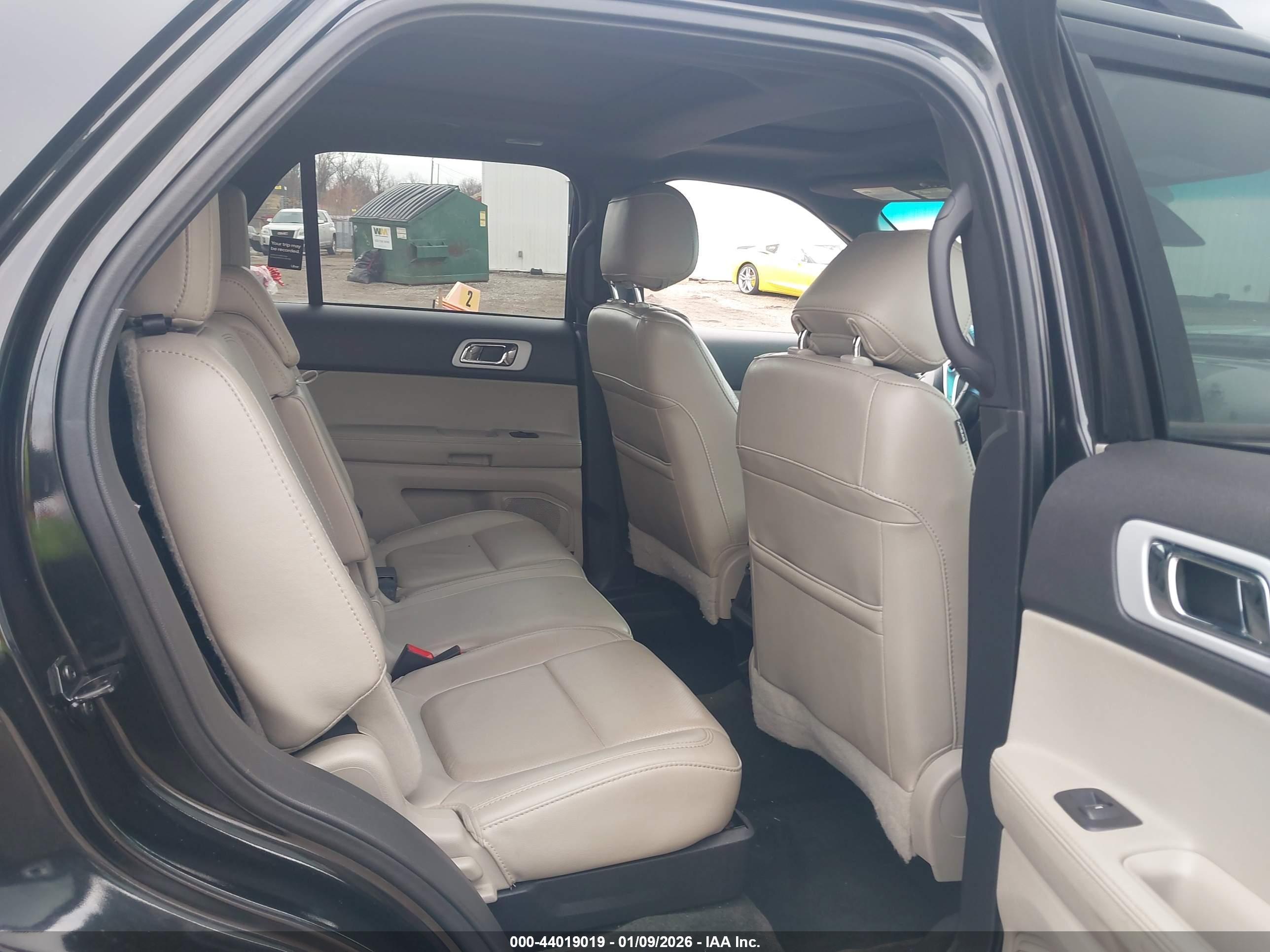 FORD EXPLORER image 8