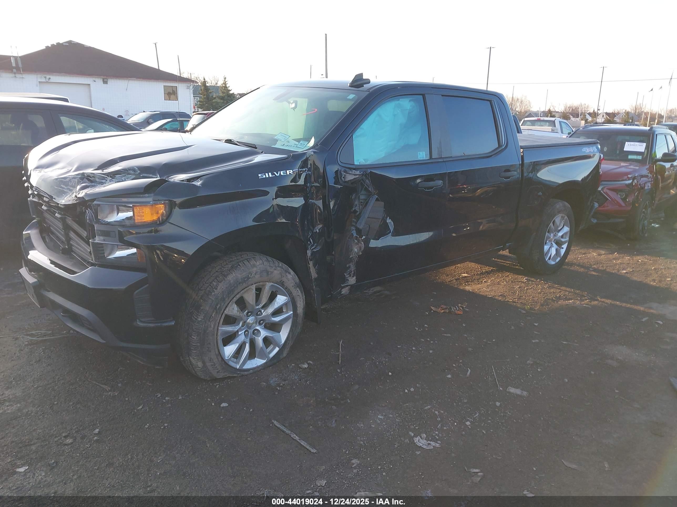 CHEVROLET SILVERADO image 2