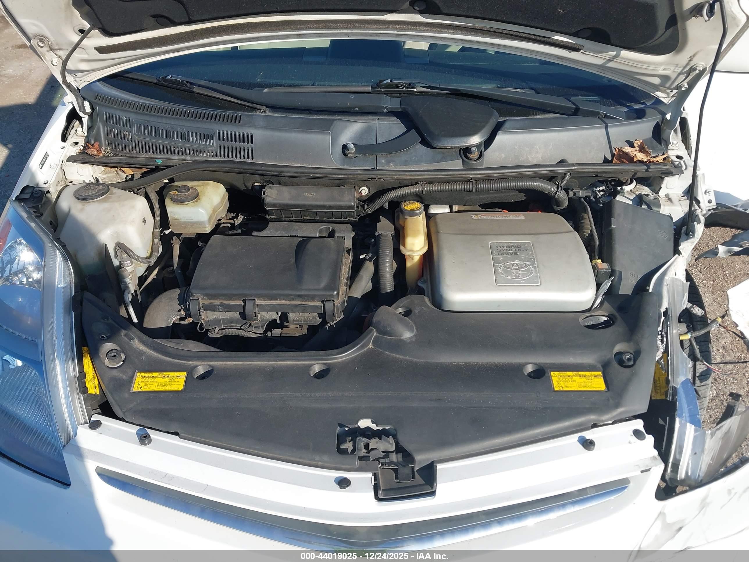 TOYOTA PRIUS image 10