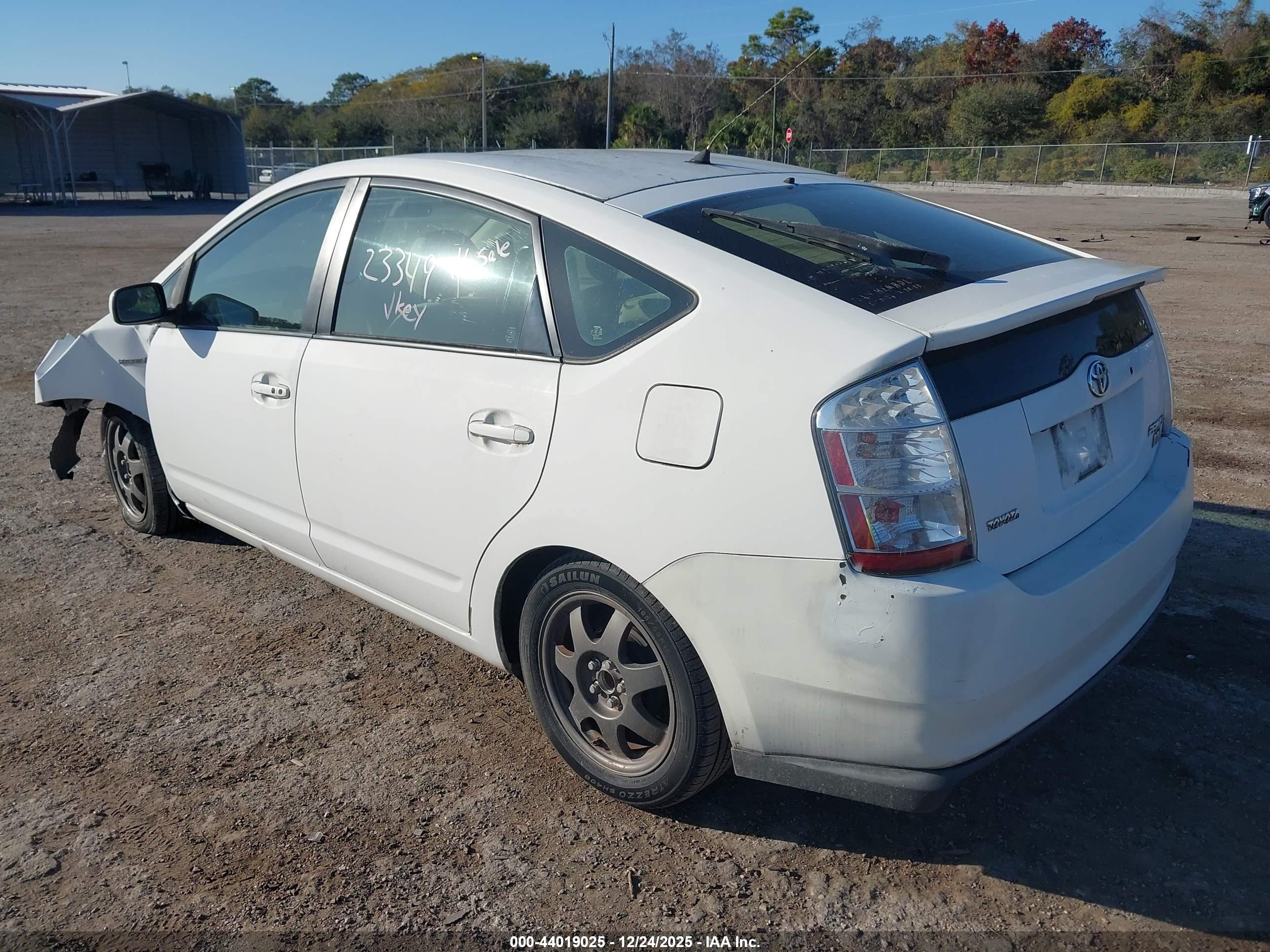 TOYOTA PRIUS image 3
