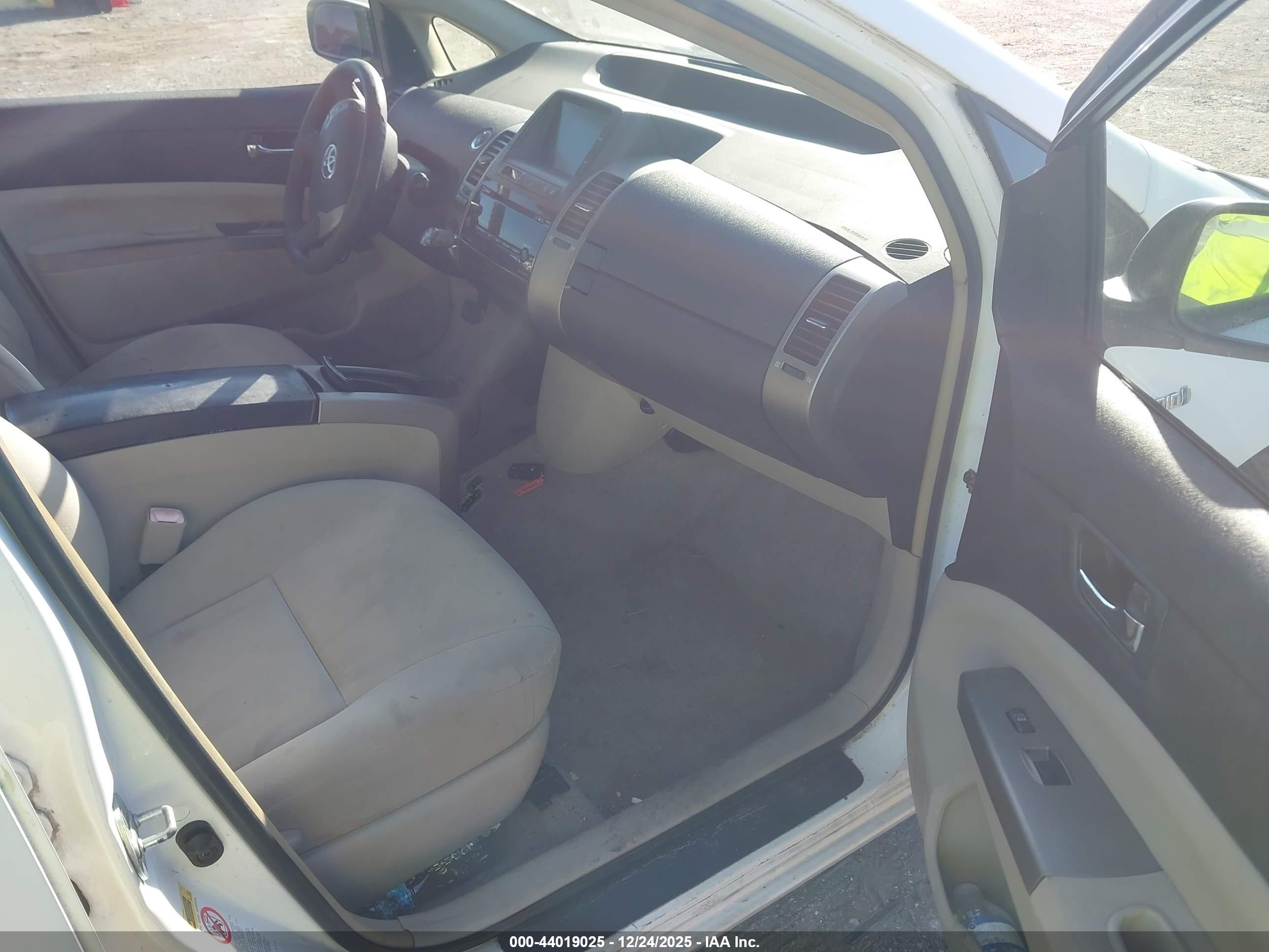 TOYOTA PRIUS image 5