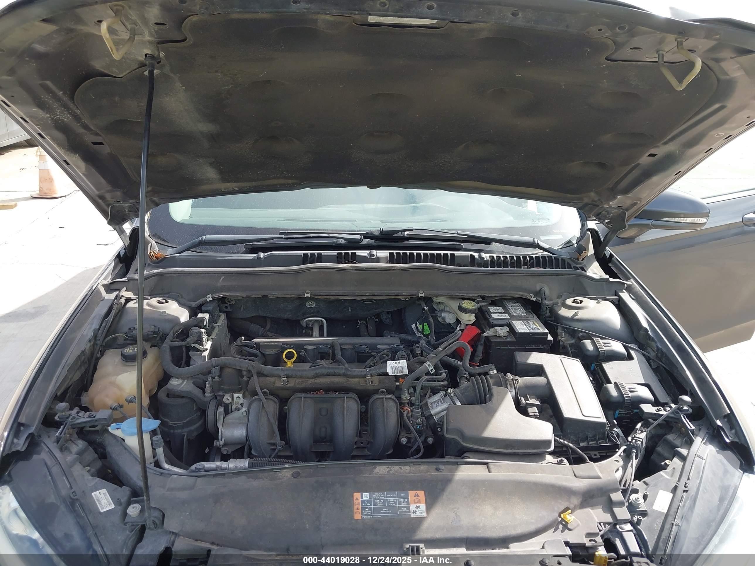 FORD FUSION image 10
