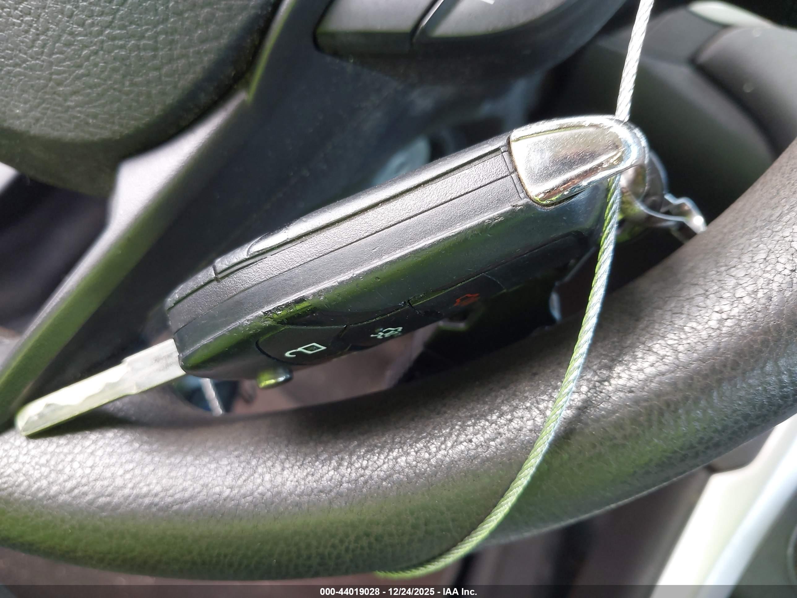 FORD FUSION image 11