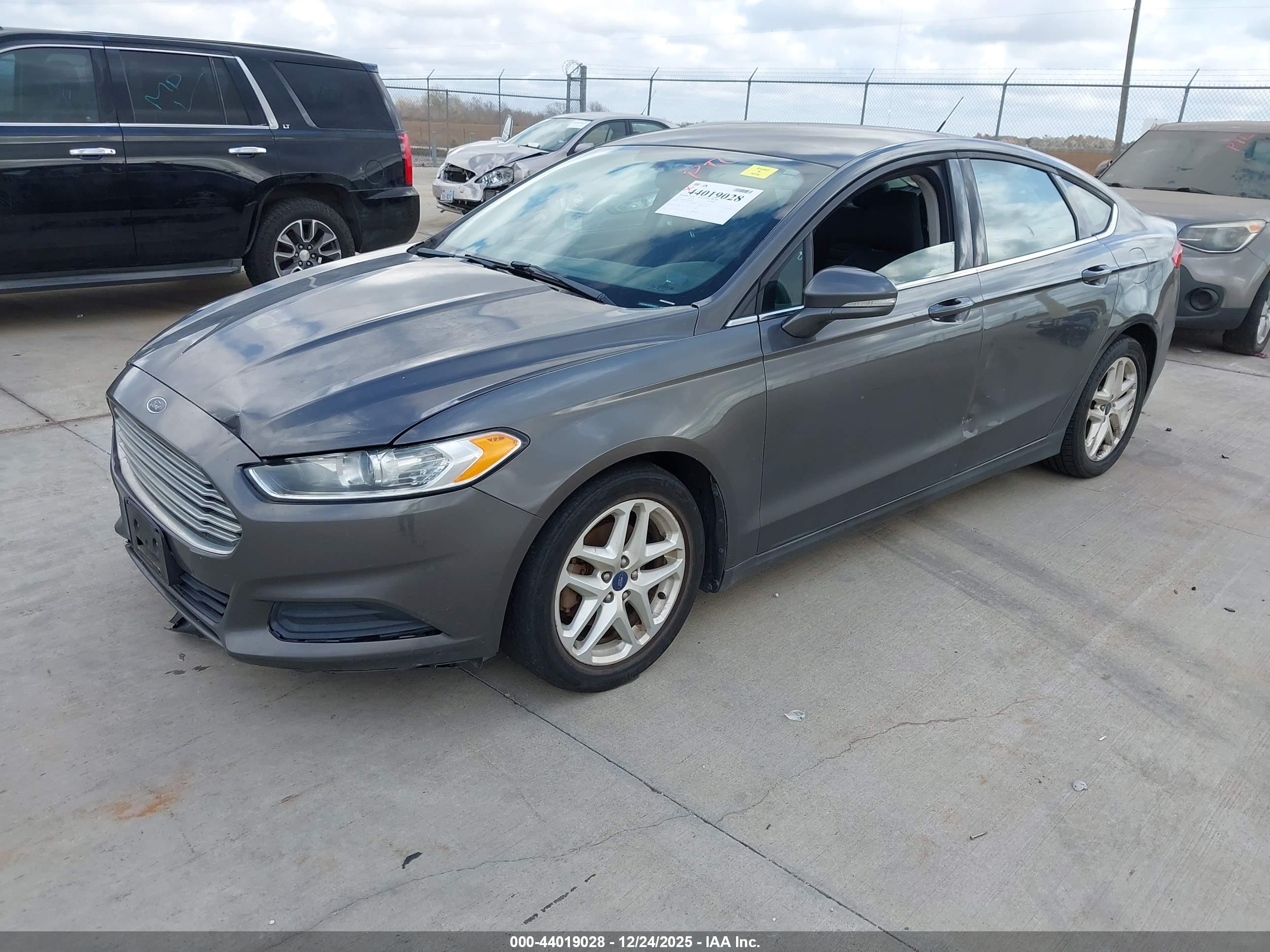 FORD FUSION image 2