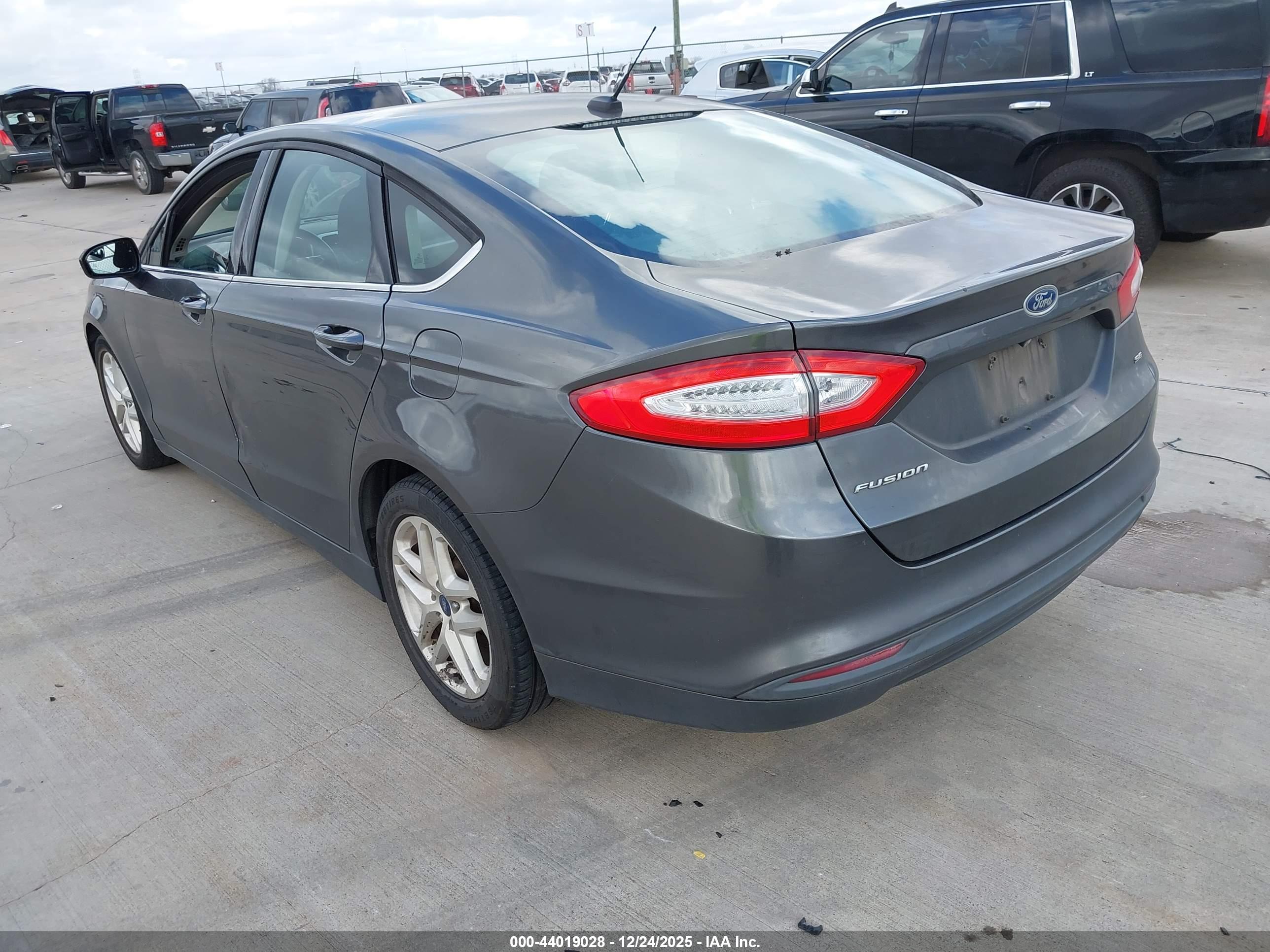 FORD FUSION image 3