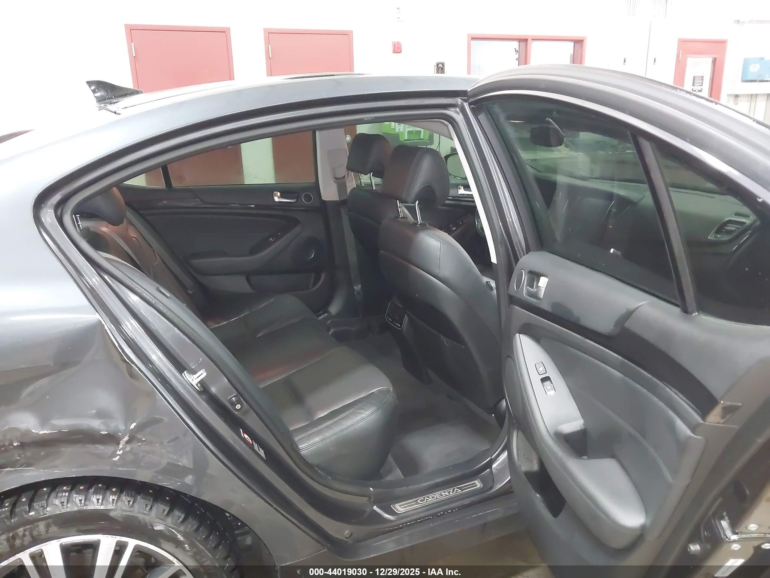 KIA CADENZA image 8