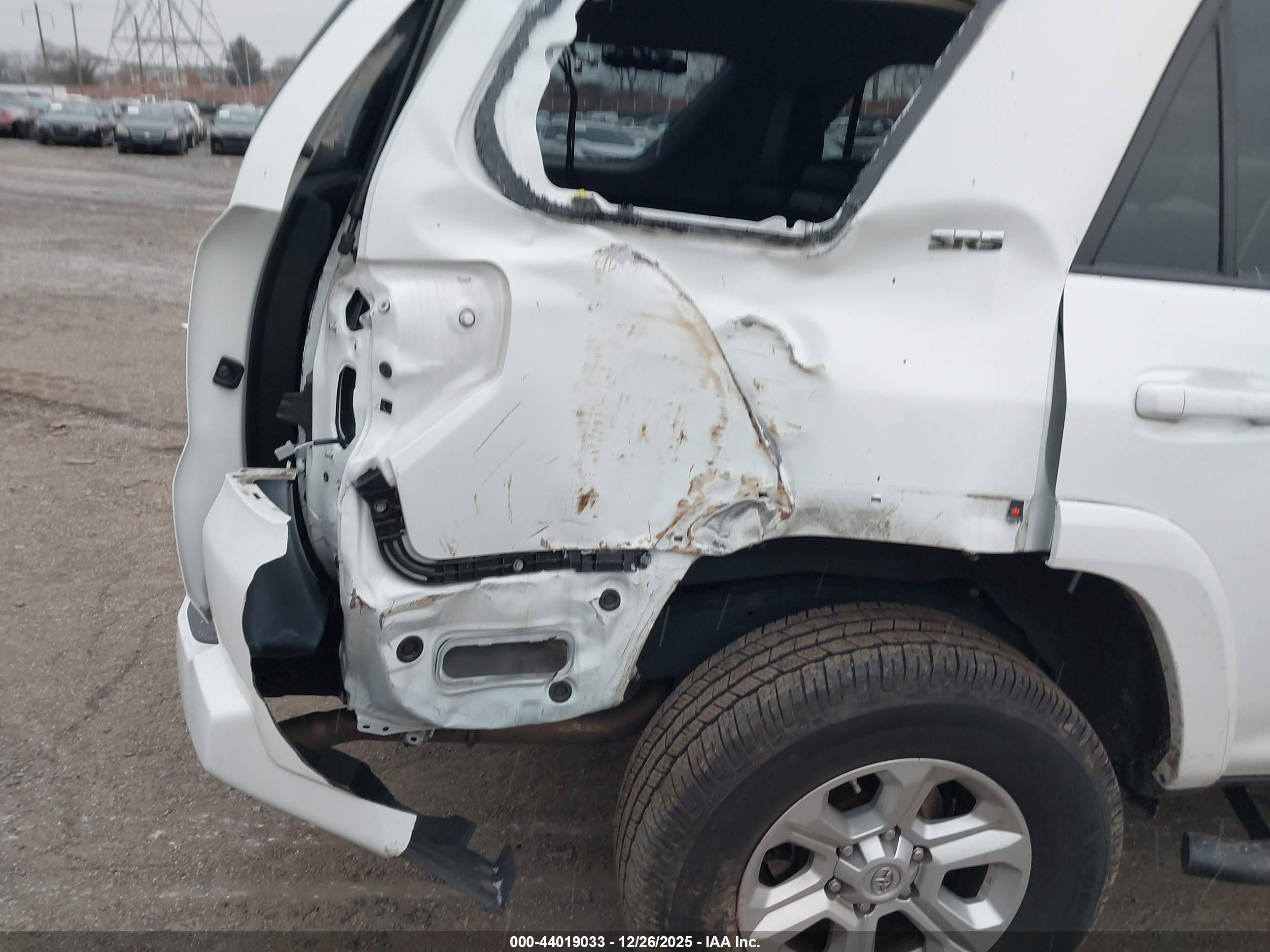 TOYOTA 4RUNNER image 6