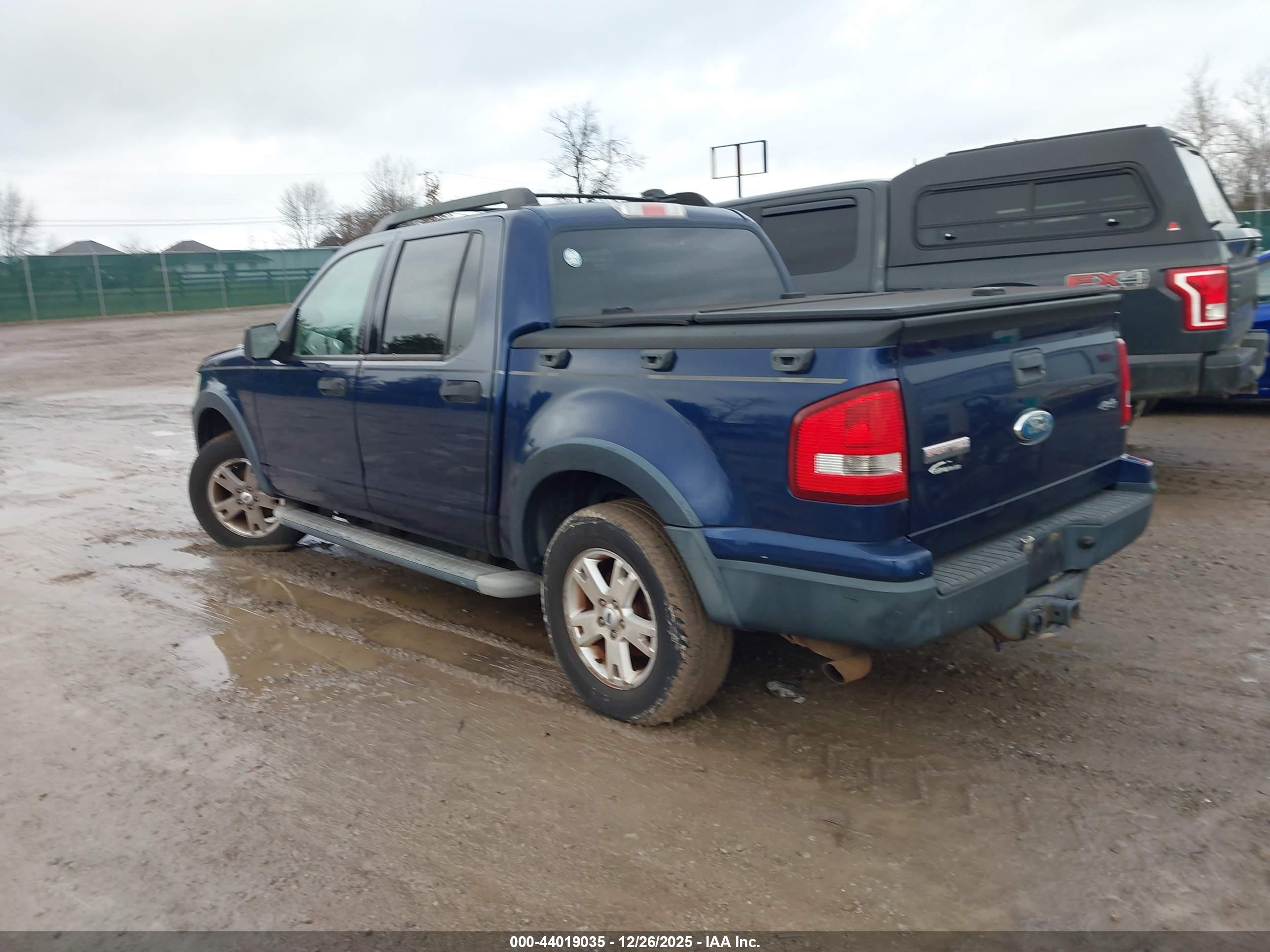 FORD EXPLORER image 3