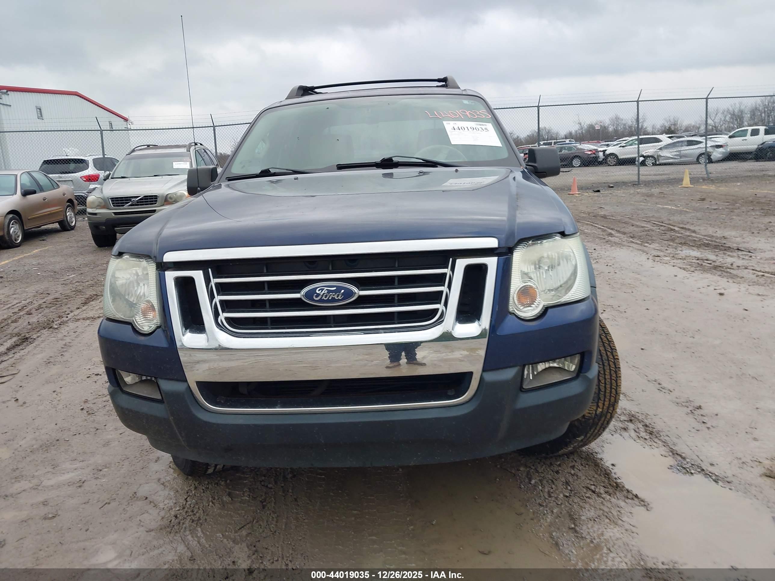 FORD EXPLORER image 6