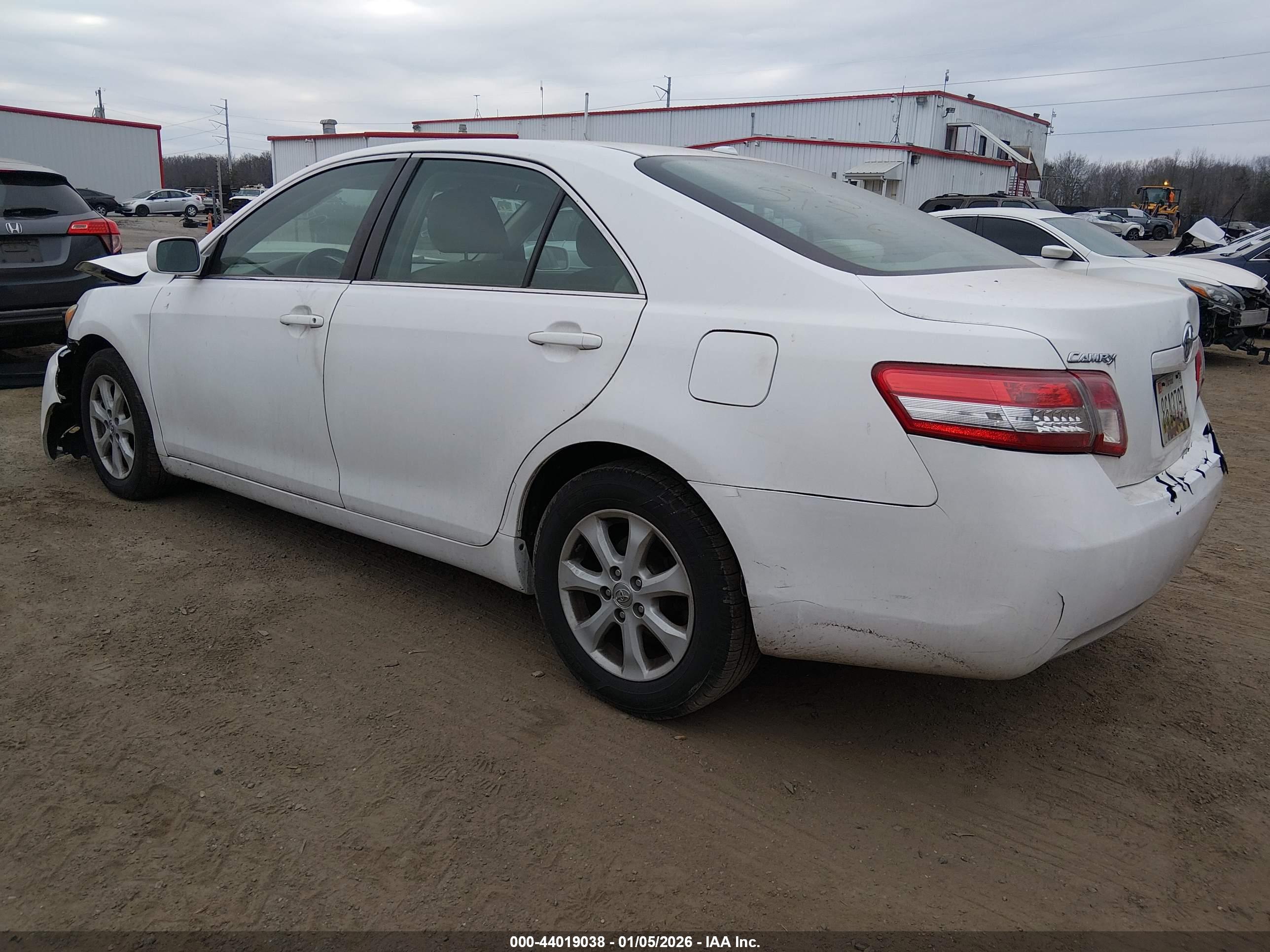 TOYOTA CAMRY image 3