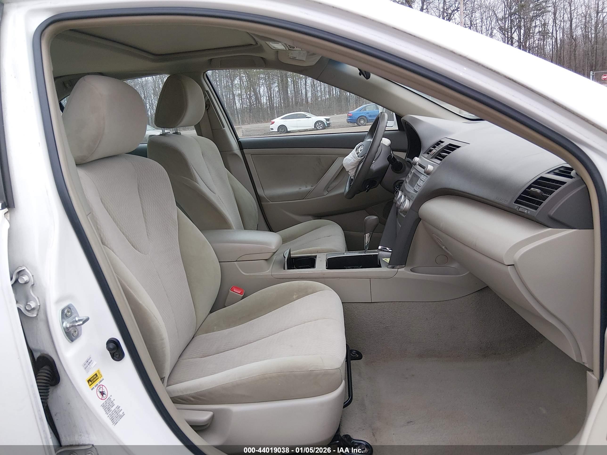 TOYOTA CAMRY image 5