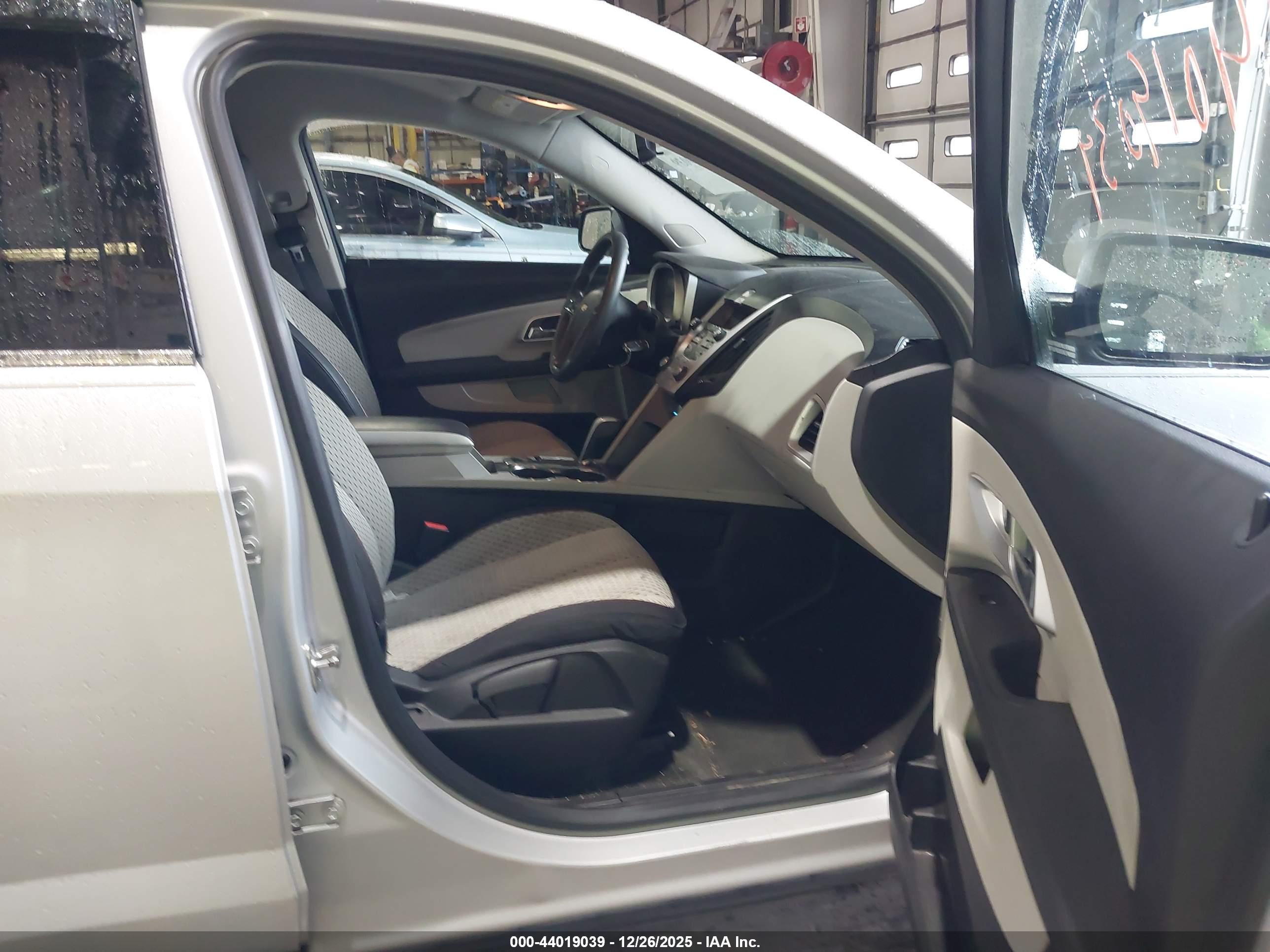 CHEVROLET EQUINOX image 8