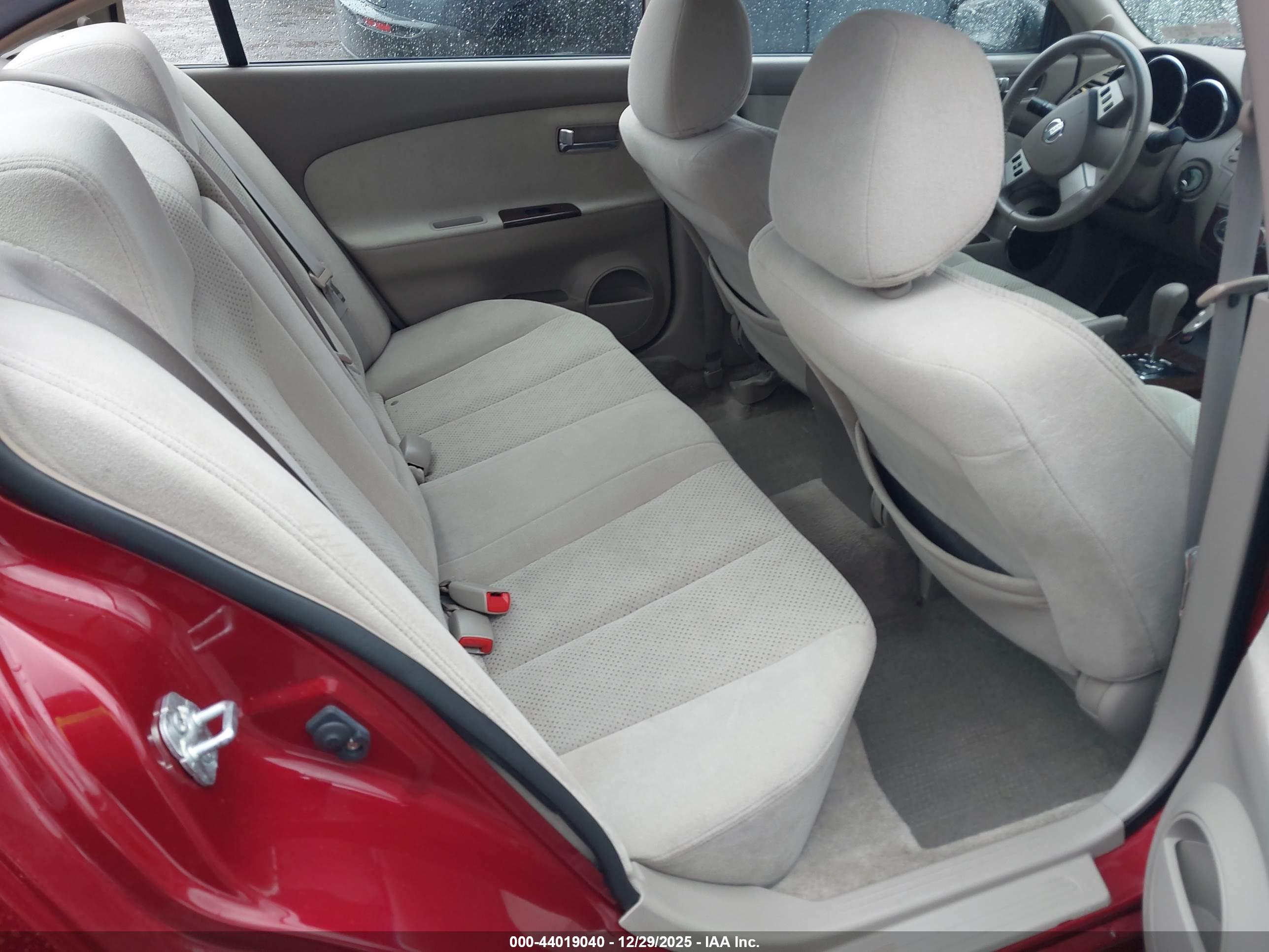 NISSAN ALTIMA image 8